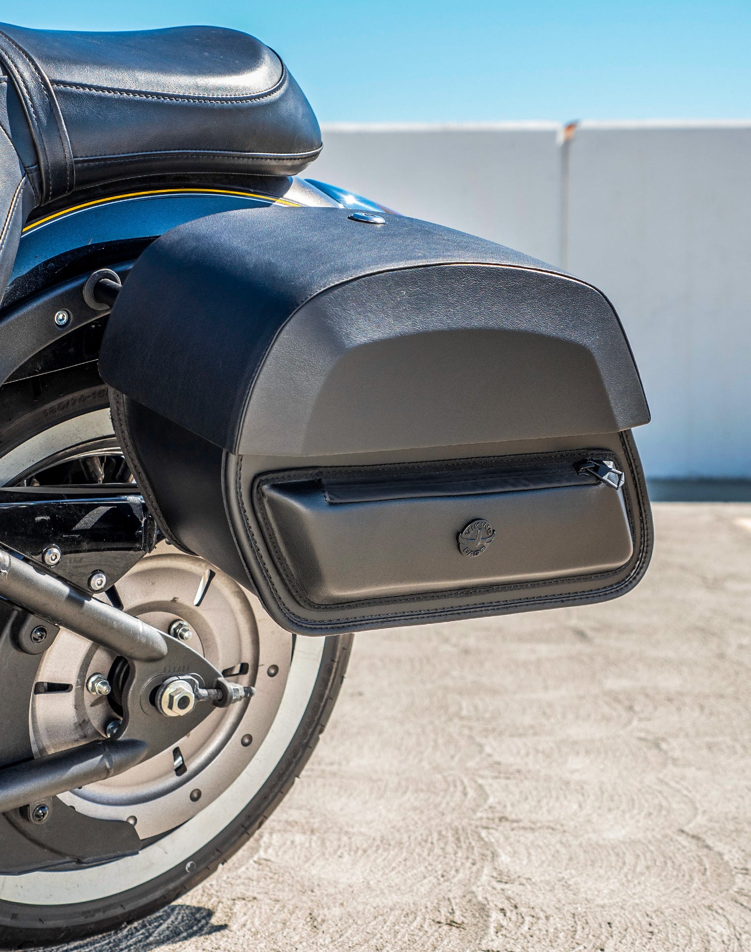 28L - Pantheon Medium Quick Mount Kawasaki Vulcan 900 Classic VN900 Motorcycle Saddlebags v3