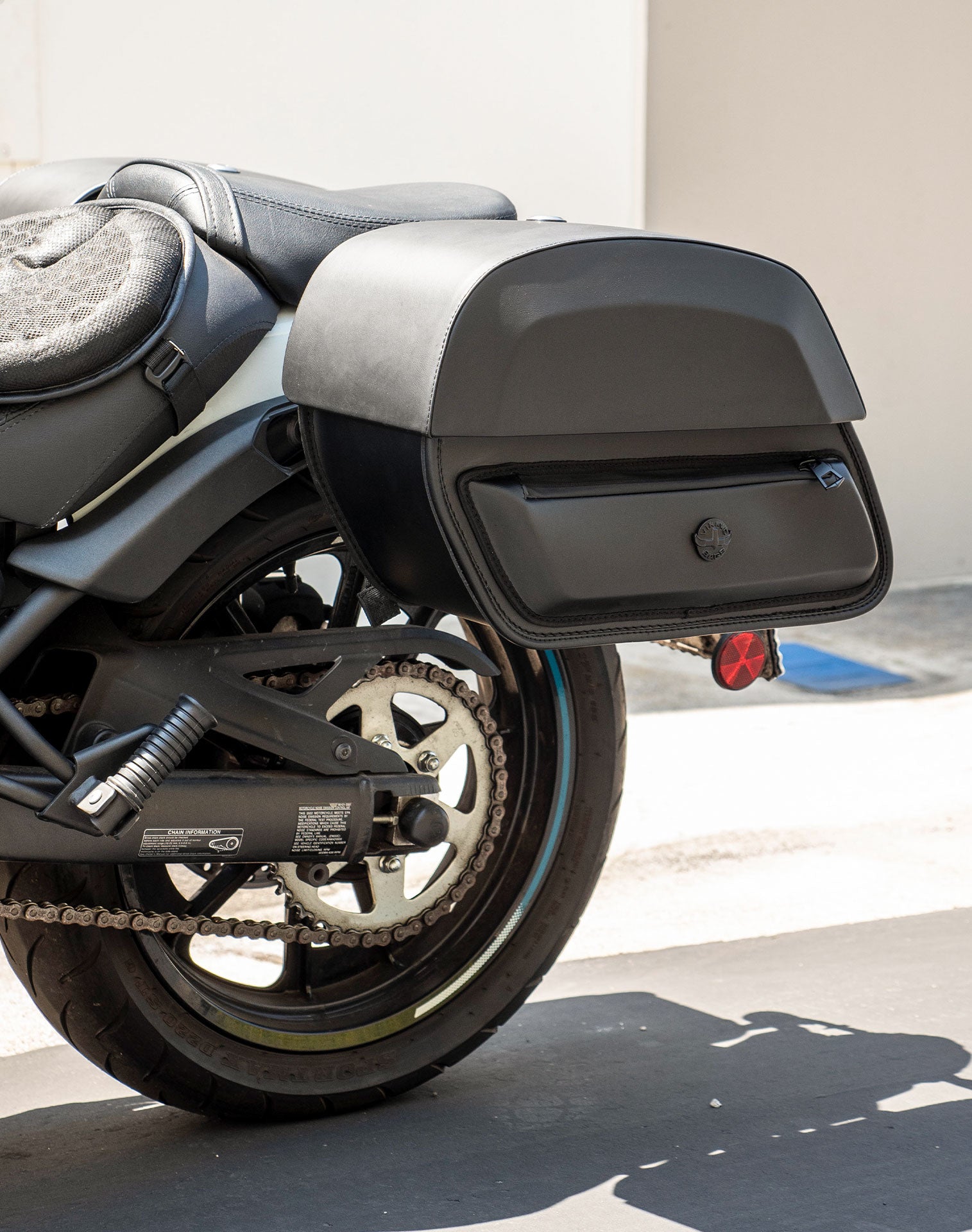 28L - Pantheon Medium Quick-Mount Kawasaki Vulcan S VN650 Motorcycle Saddlebags Vertical 2