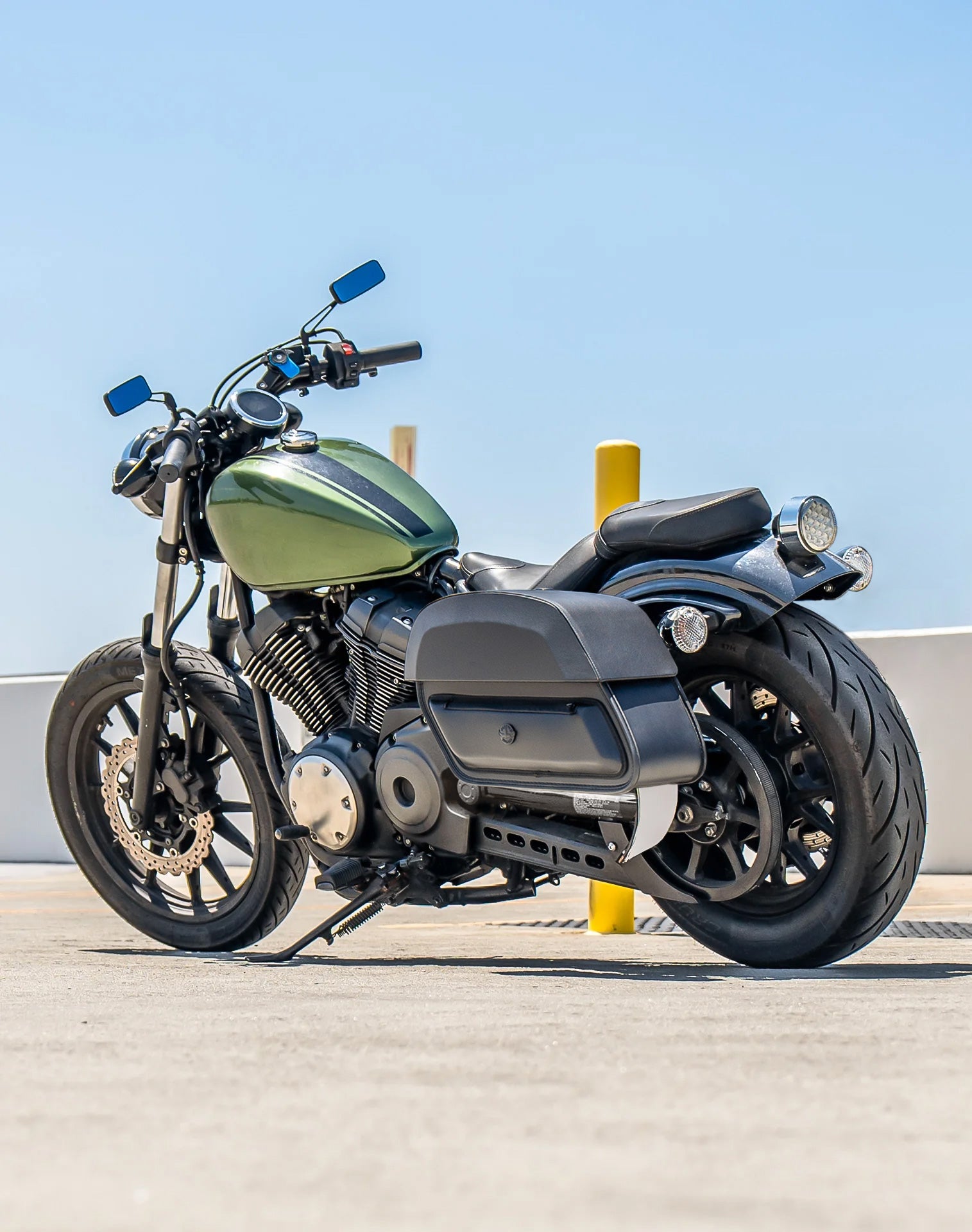 28L - Pantheon Medium Quick-Mount Yamaha Bolt Motorcycle Saddlebags v1