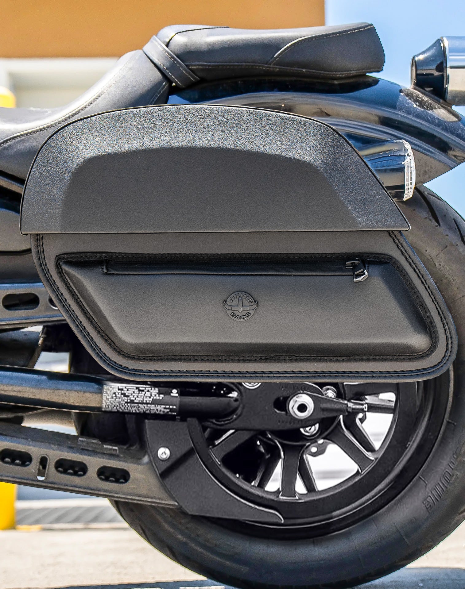28L - Pantheon Medium Quick-Mount Yamaha Bolt Motorcycle Saddlebags v2