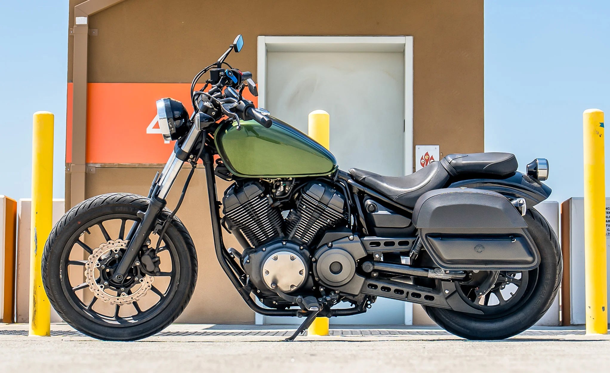 28L - Pantheon Medium Quick-Mount Yamaha Bolt Motorcycle Saddlebags @expand