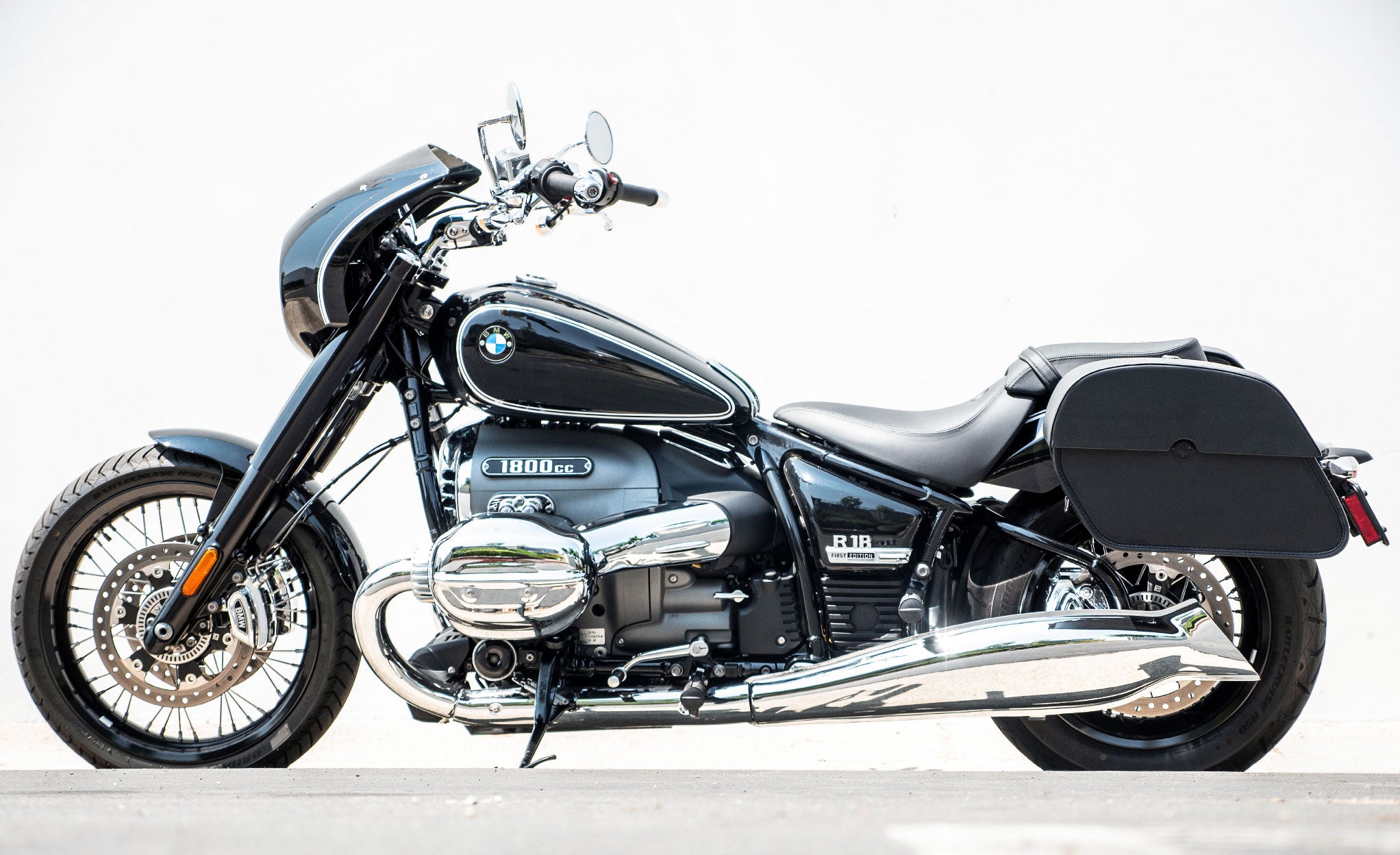 28L - Panzer Medium Quick Mount BMW R18 Leather Saddlebags @expand