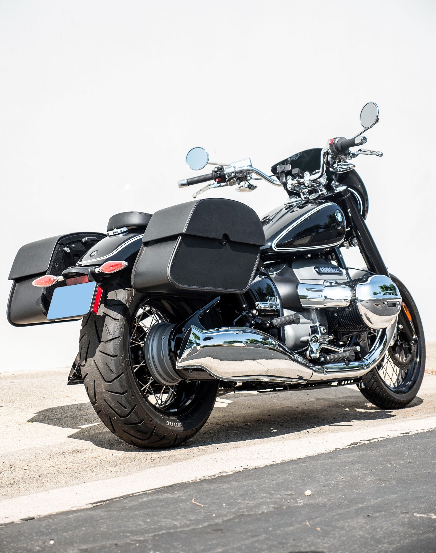 28L - Panzer Medium Quick Mount BMW R18 Leather Saddlebags v1