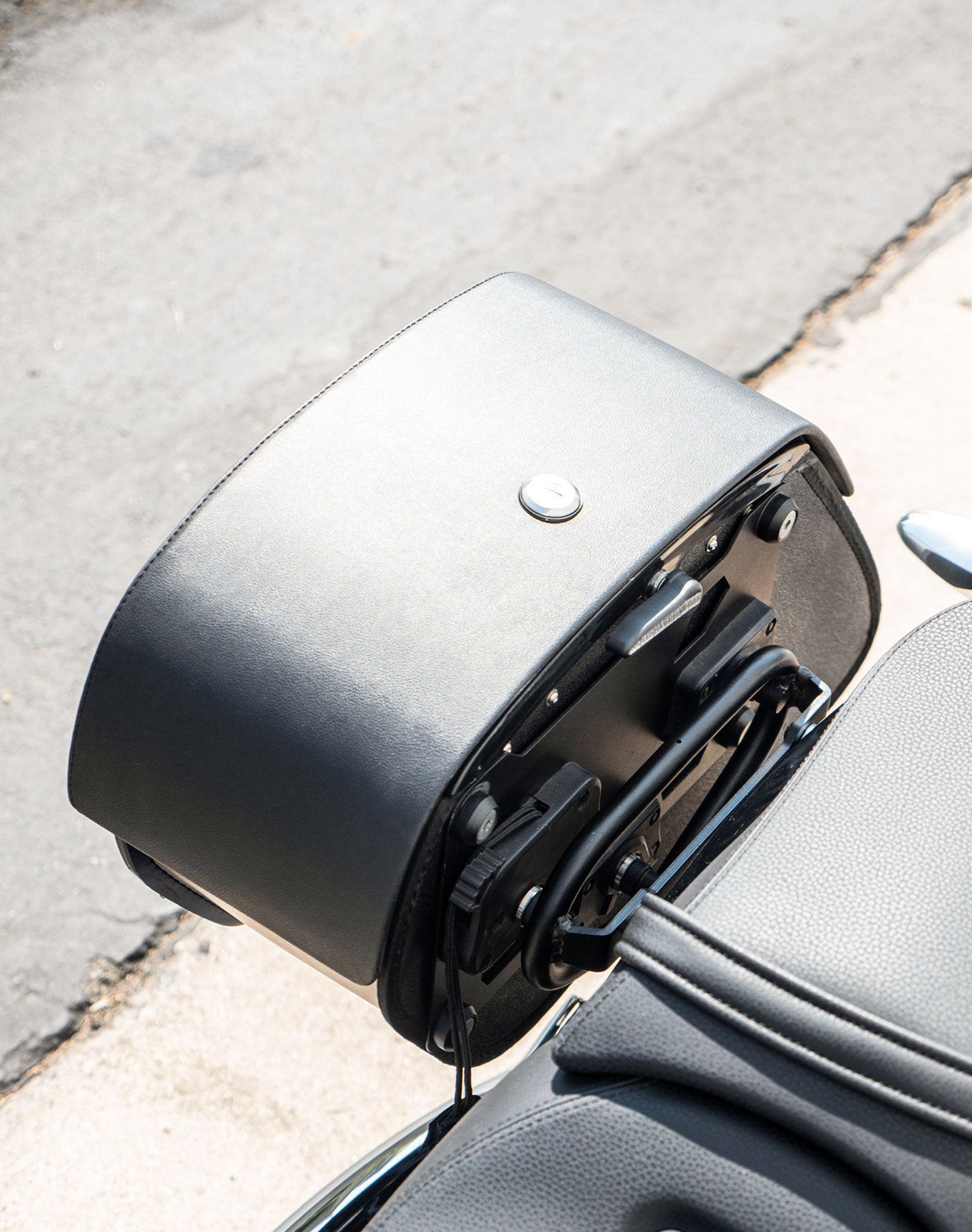 28L - Panzer Medium Quick Mount BMW R18 Leather Saddlebags v3