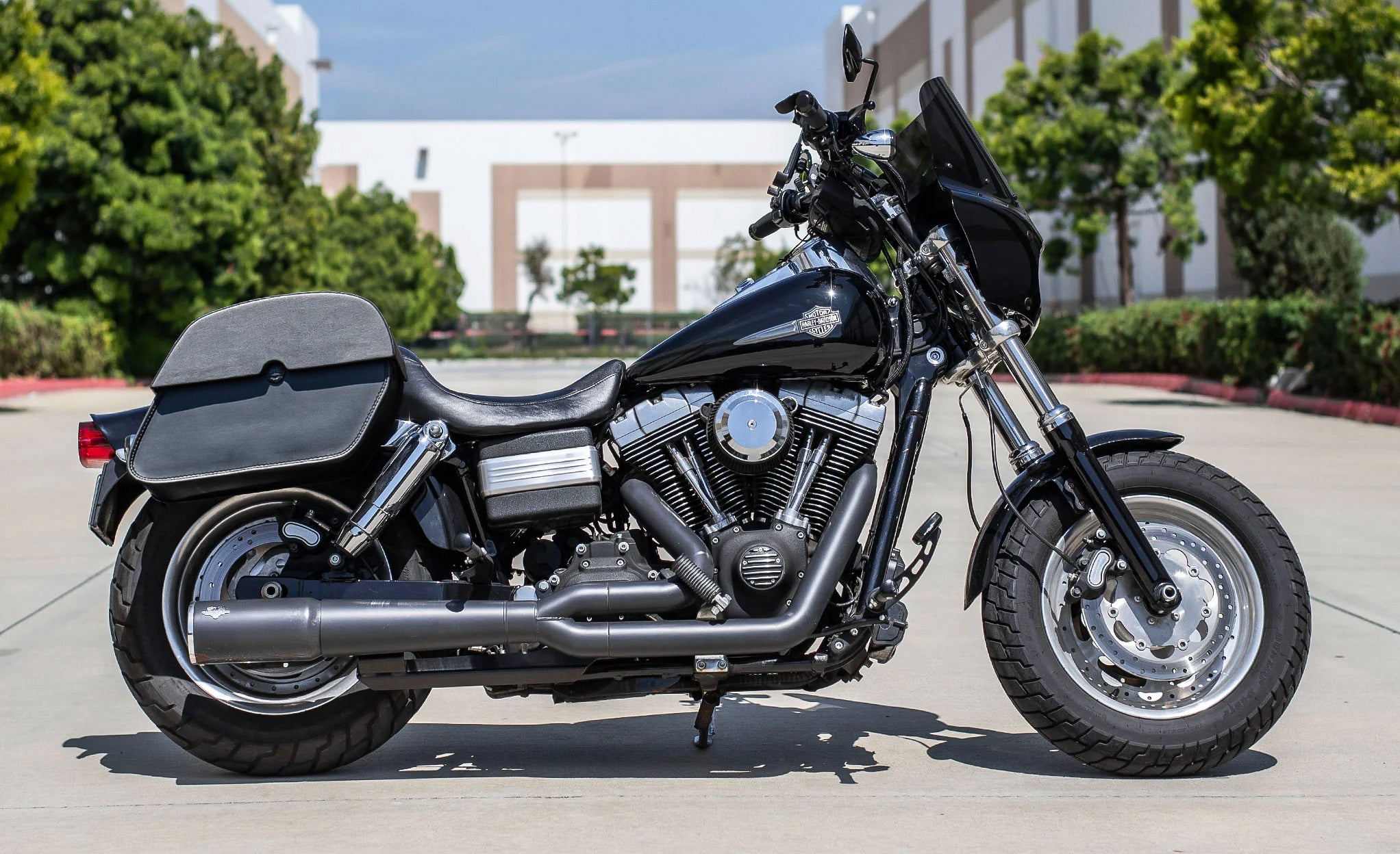 28L - Panzer Medium Quick Mount Leather Saddlebags For Harley Davidson Dyna Fat Bob FXDF/SE @expand