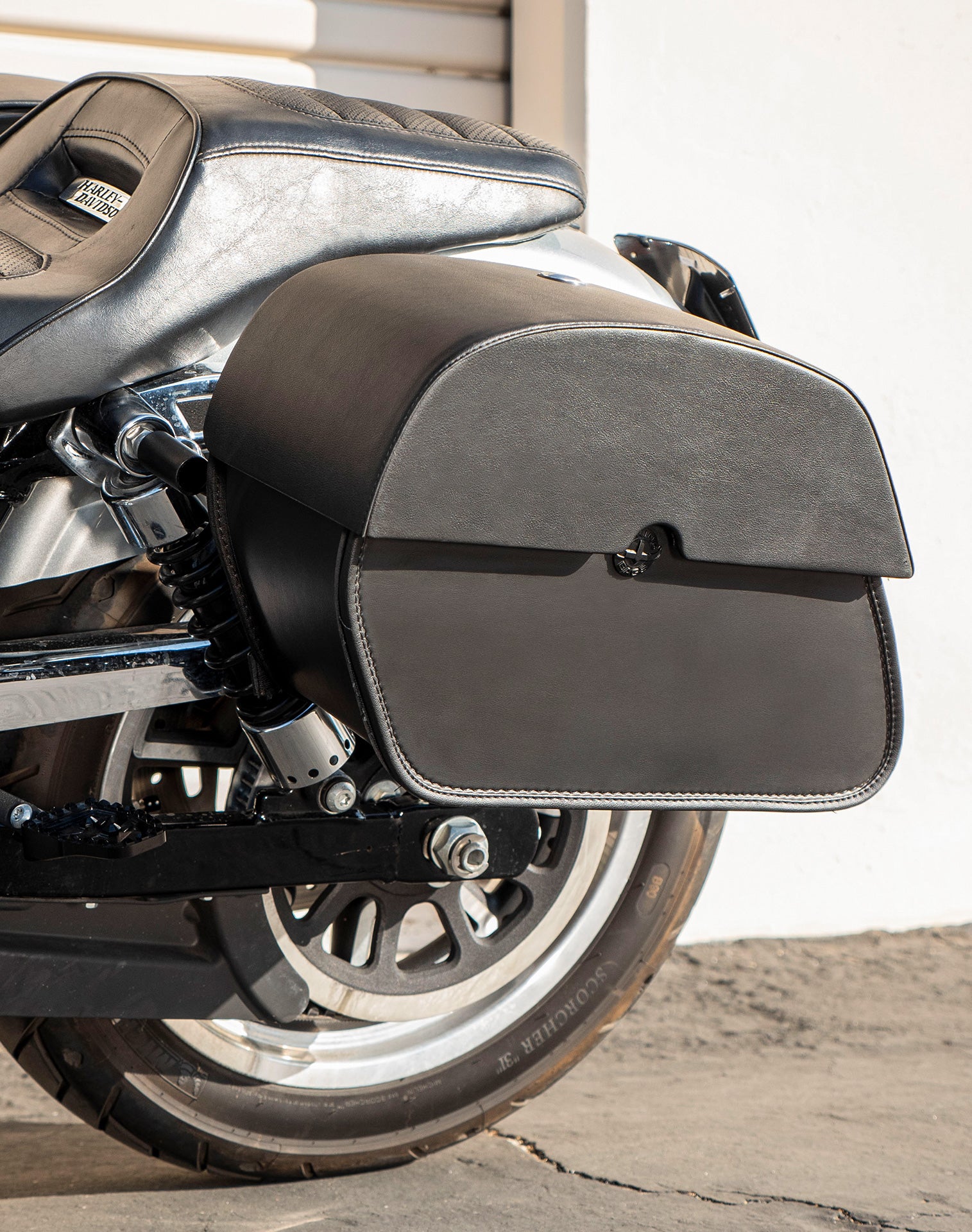 28L - Panzer Medium Quick Mount Leather Saddlebags For Harley Davidson Dyna Low Rider FXDL/I v2
