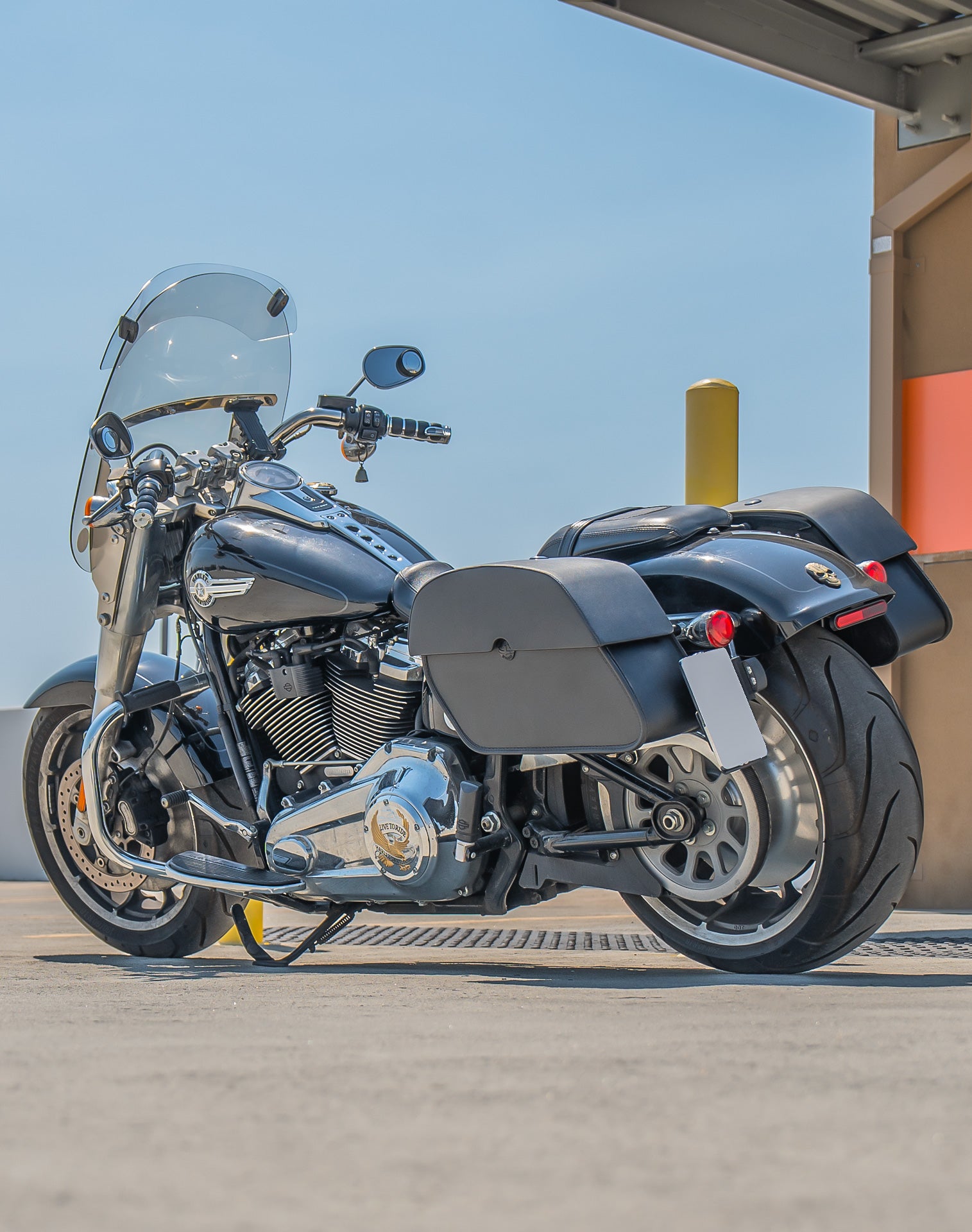 28L - Panzer Medium Quick Mount Leather Saddlebags For Harley Softail Fat Boy FLFB/S v1