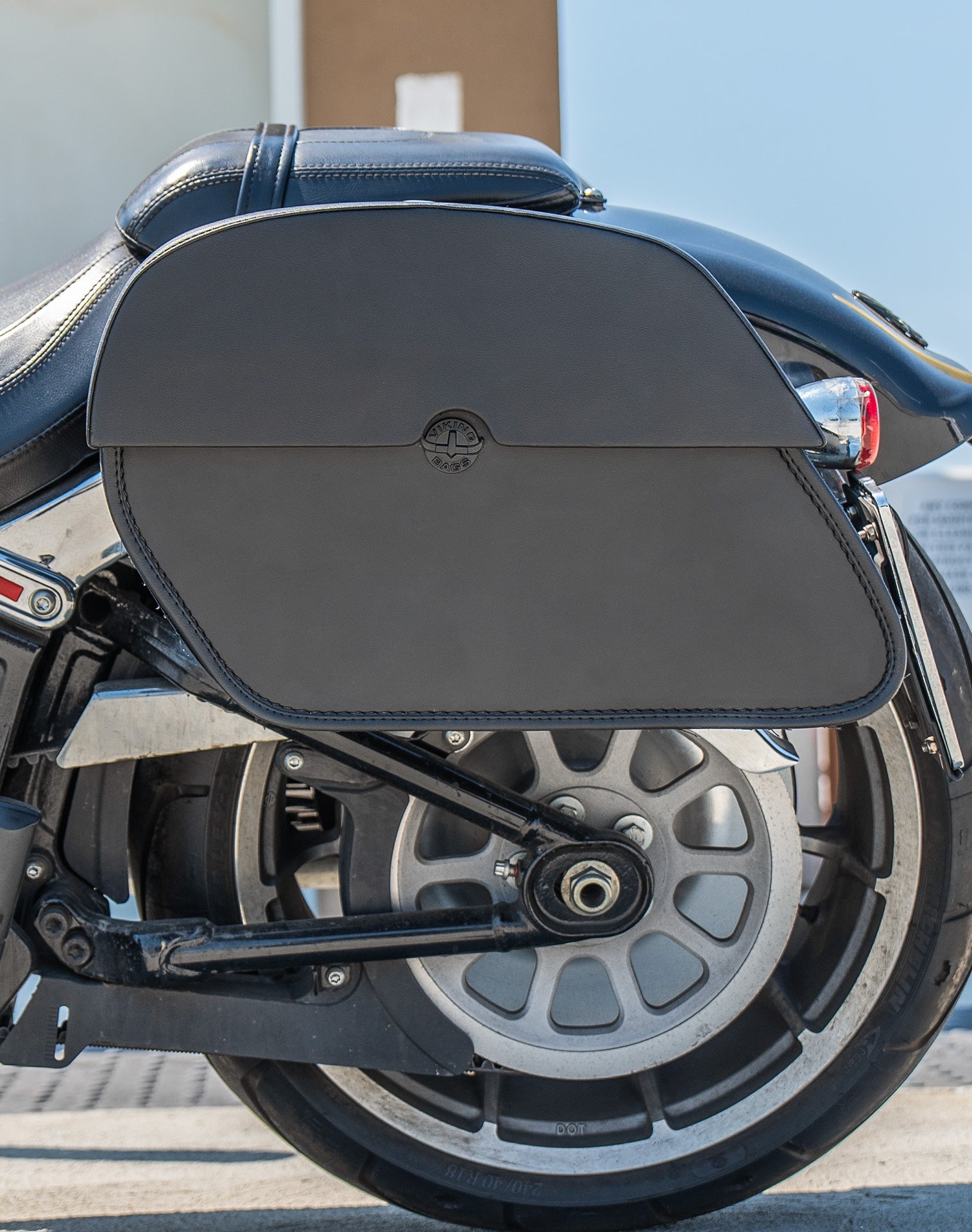 28L - Panzer Medium Quick Mount Leather Saddlebags For Harley Softail Fat Boy FLFB/S v2