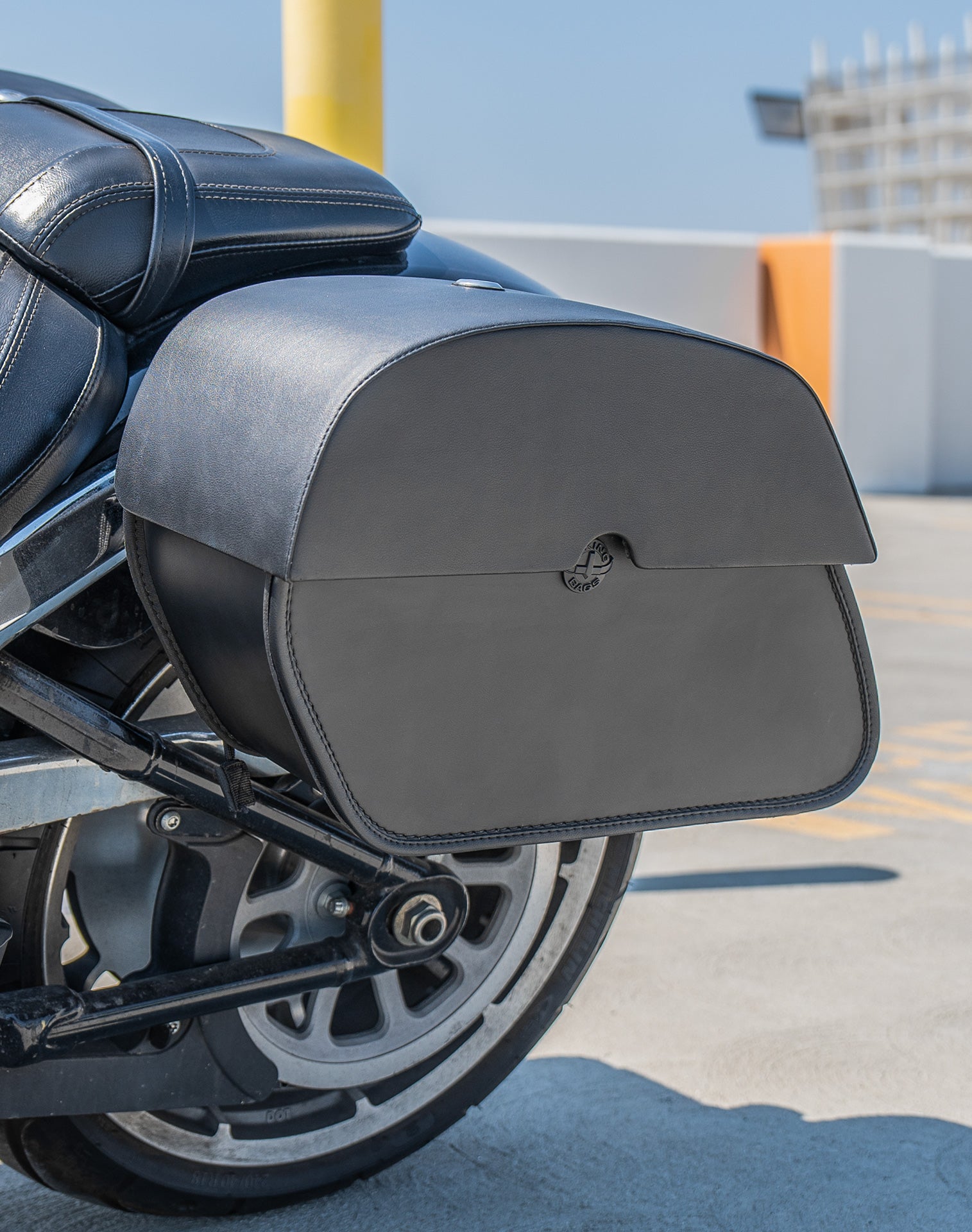 28L - Panzer Medium Quick Mount Leather Saddlebags For Harley Softail Fat Boy FLFB/S v3