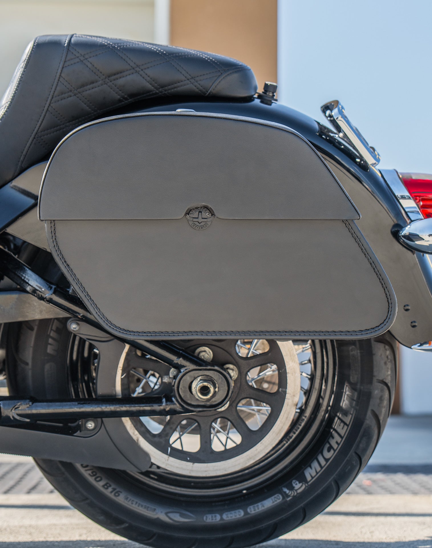 28L - Panzer Medium Quick Mount Leather Saddlebags For Harley Softail Heritage FLHC/S Lifestyle