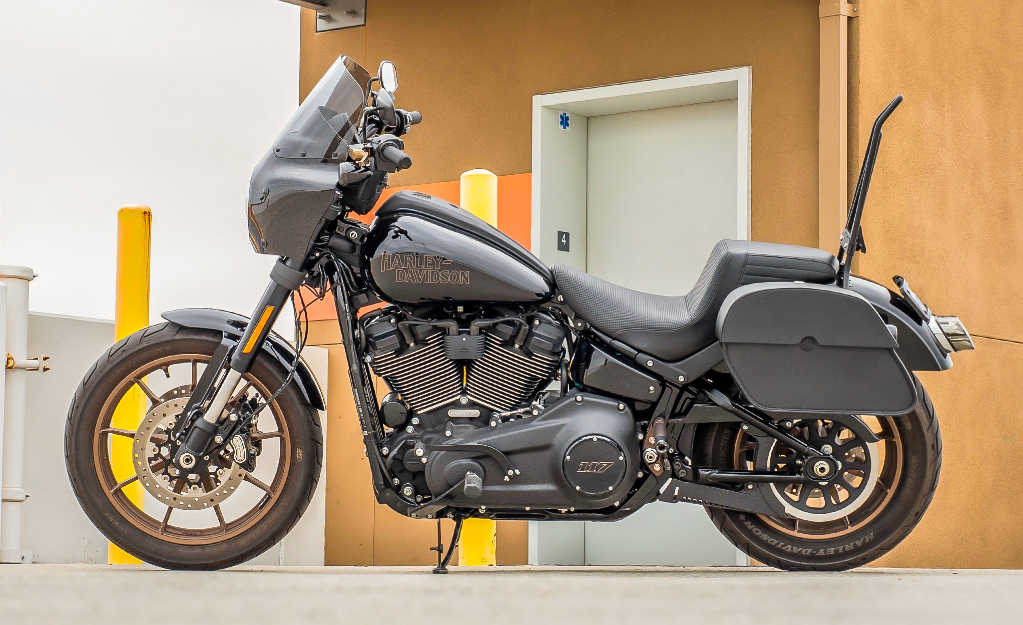 28L - Panzer Medium Quick Mount Leather Saddlebags For Harley Softail Low Rider S FXLRS @expand