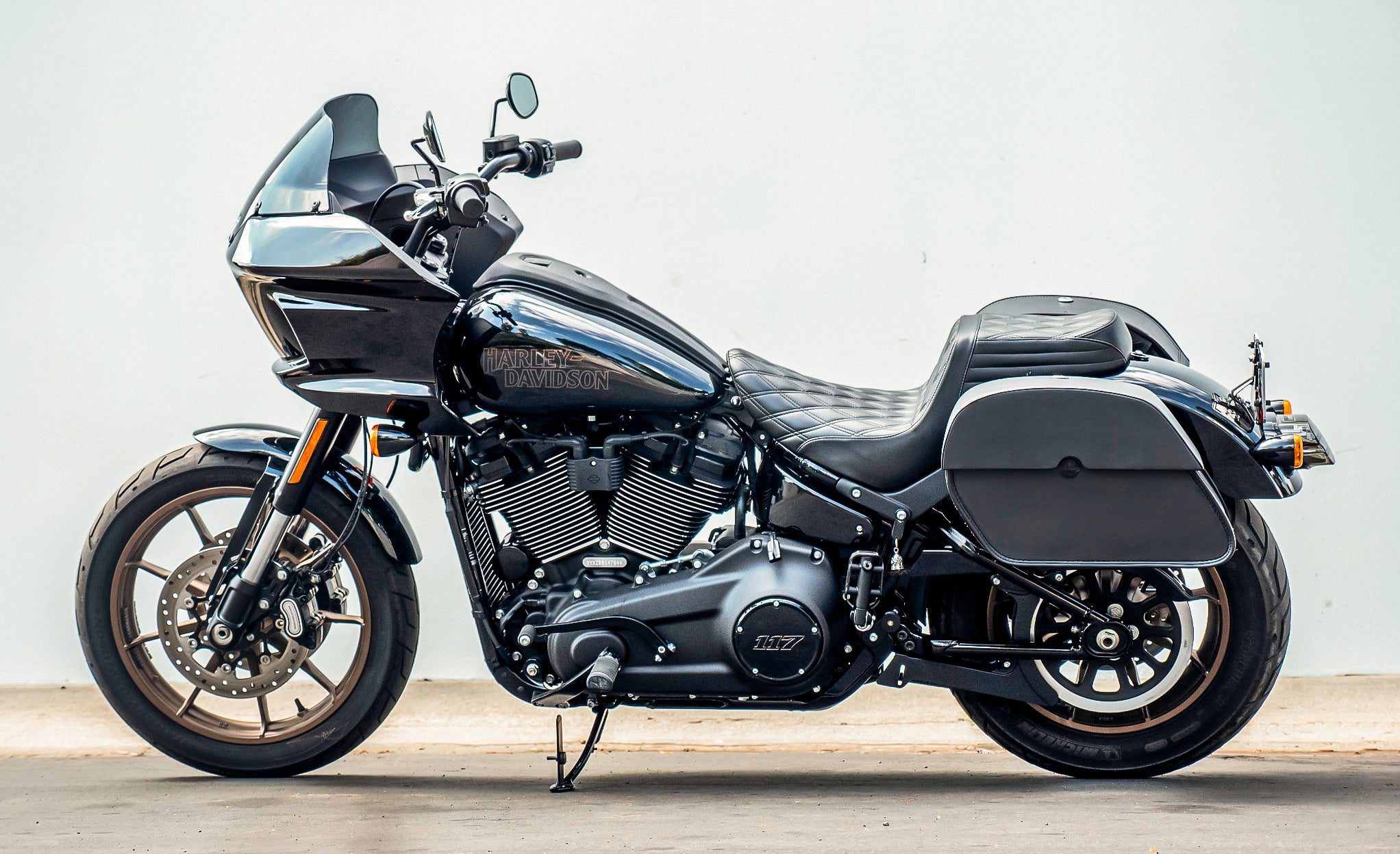 28L - Panzer Medium Quick Mount Leather Saddlebags For Harley Softail Low Rider ST FXLRST @expand