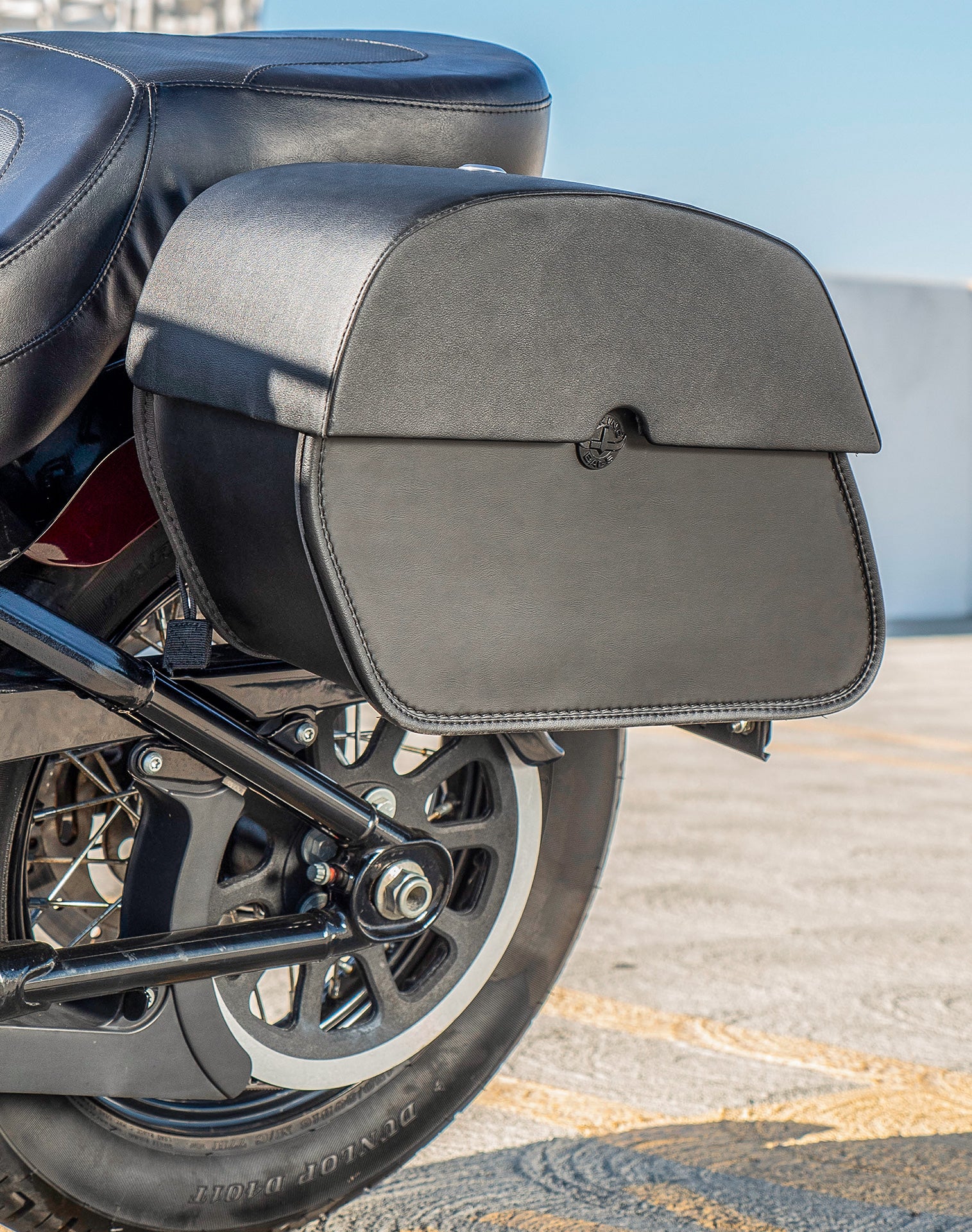 28L - Panzer Medium Quick Mount Leather Saddlebags For Harley Softail Slim FLSL v3