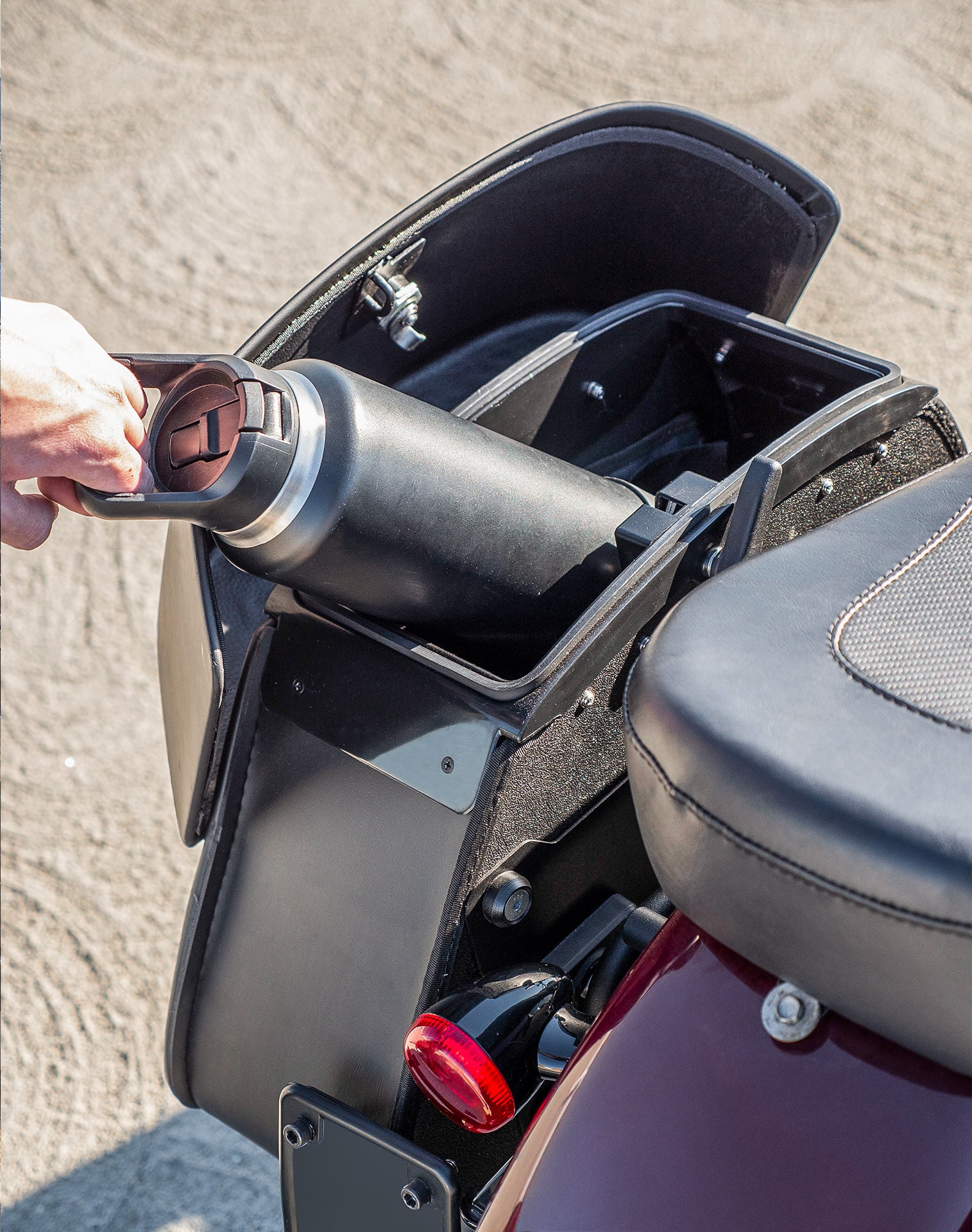 28L - Panzer Medium Quick Mount Leather Saddlebags For Harley Softail Slim FLSL v4