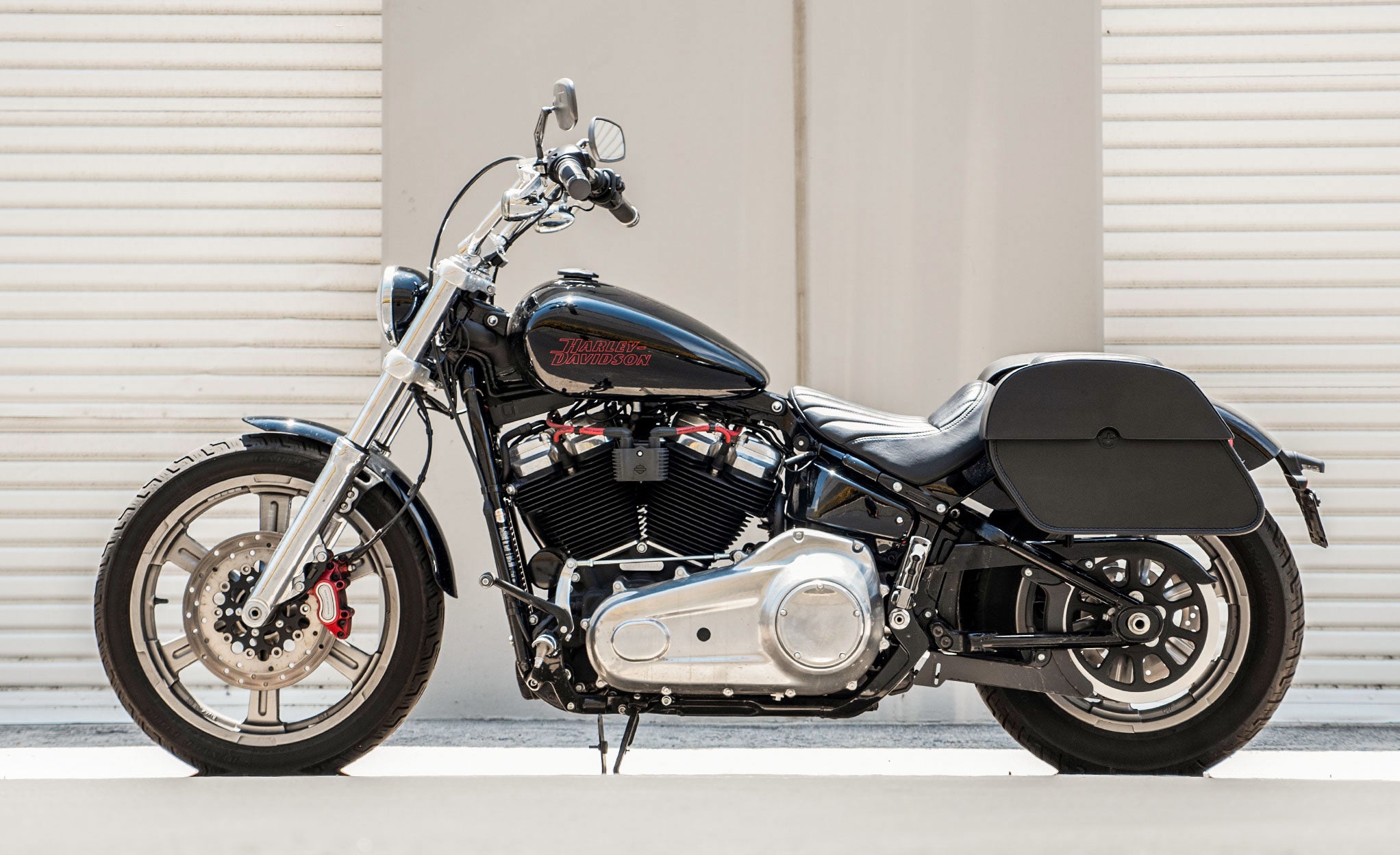 28L - Panzer Medium Quick Mount Leather Saddlebags For Harley Softail Standard FXST @expand