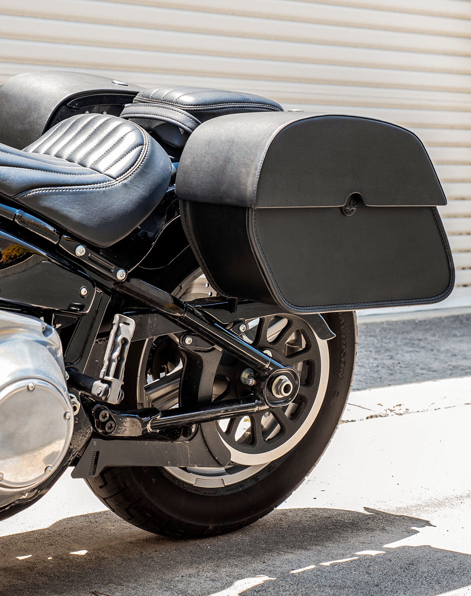 28L - Panzer Medium Quick Mount Leather Saddlebags For Harley Softail Standard FXST Vertical 2