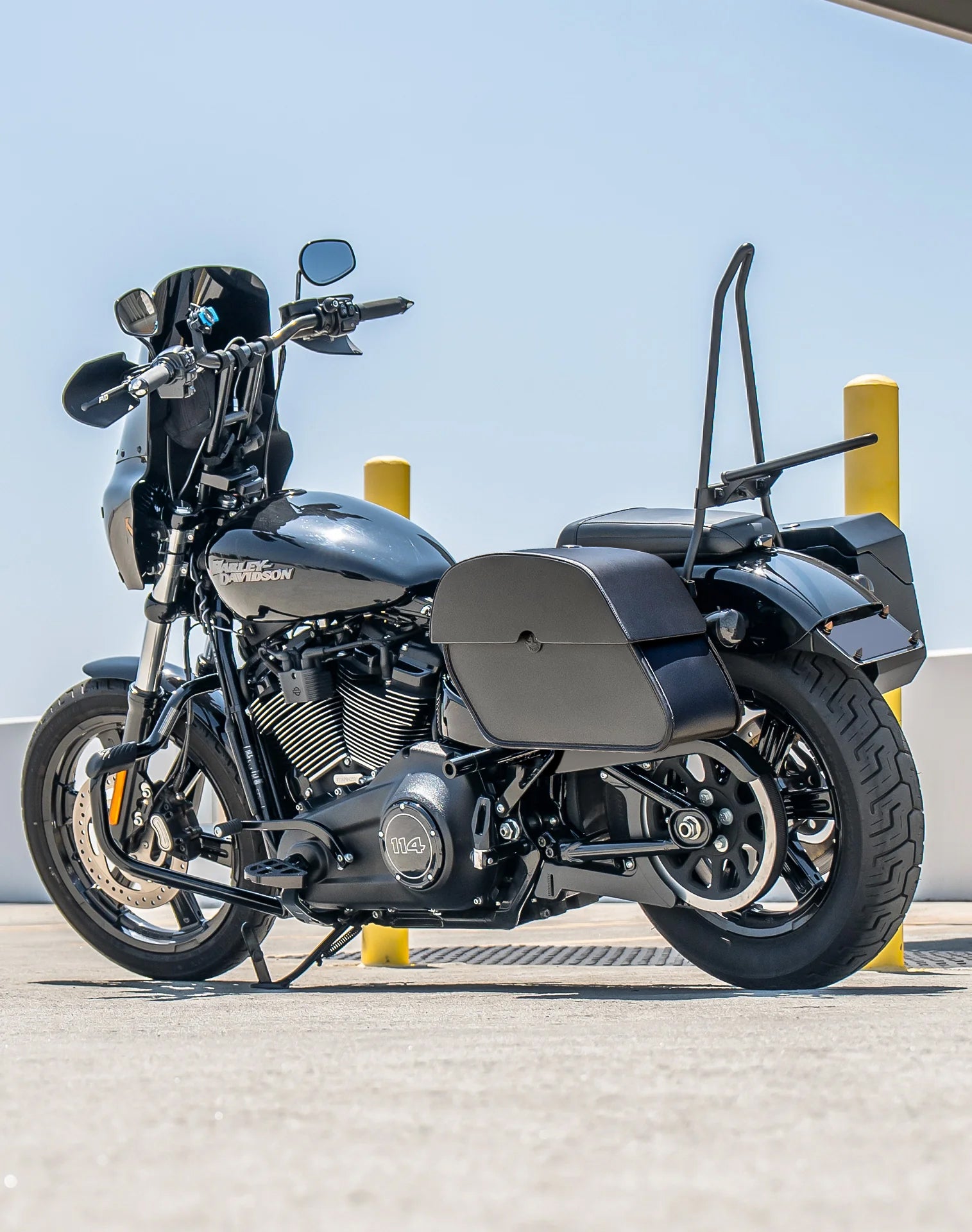 28L - Panzer Medium Quick Mount Leather Saddlebags For Harley Softail Street Bob FXBB v1