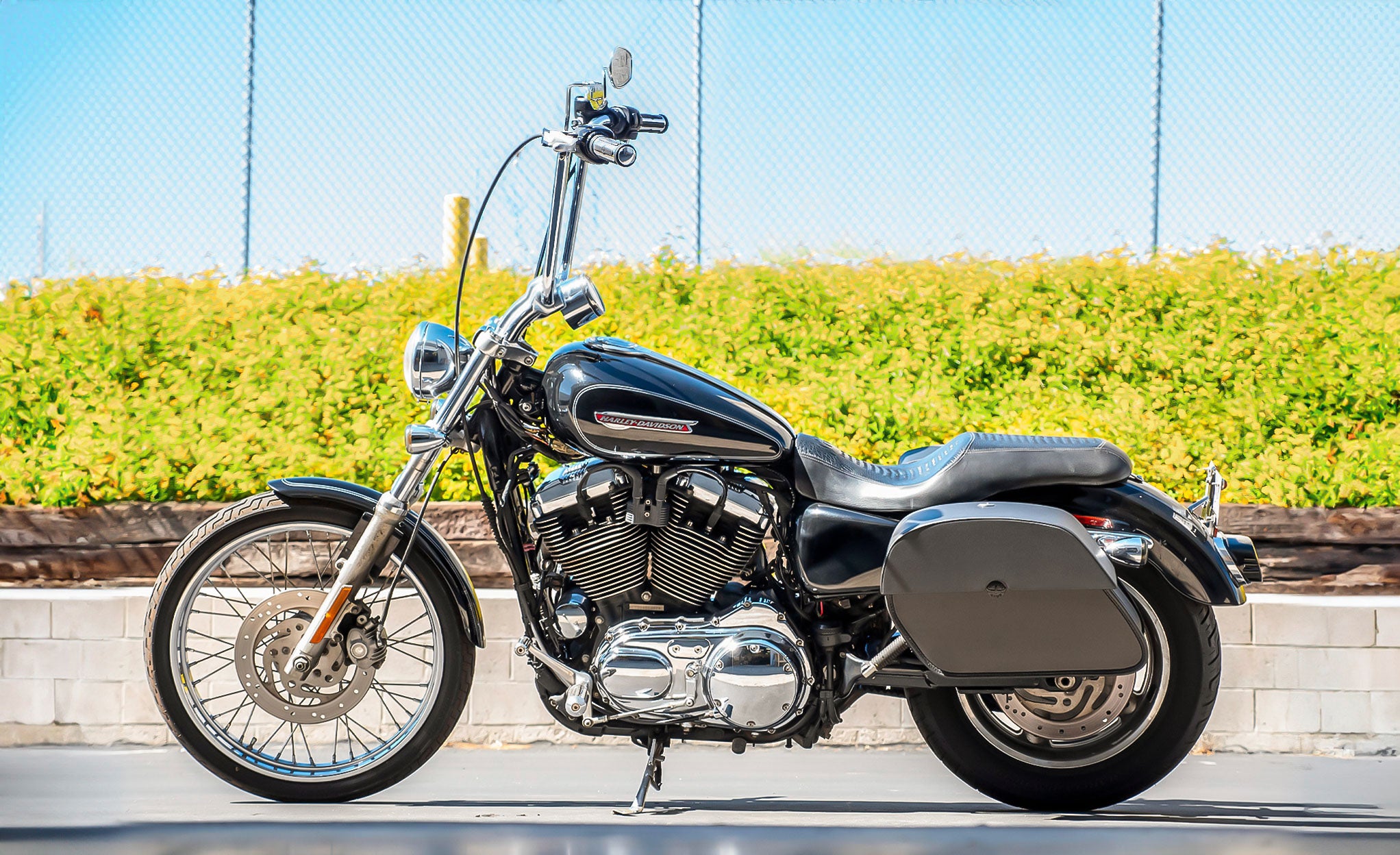 28L - Panzer Medium Quick Mount Leather Saddlebags For Harley Sportster 1200 Custom XL1200C/XLH1200C @expand