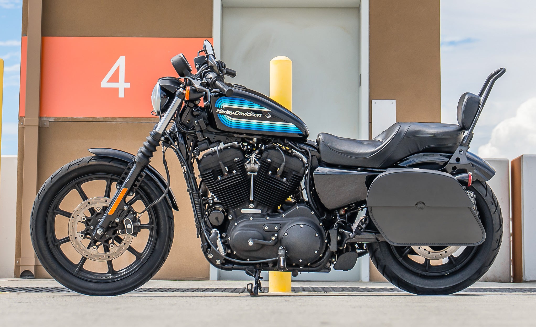 28L - Panzer Medium Quick Mount Leather Saddlebags For Harley Sportster 1200 Iron XL1200NS Lifestyle @expand