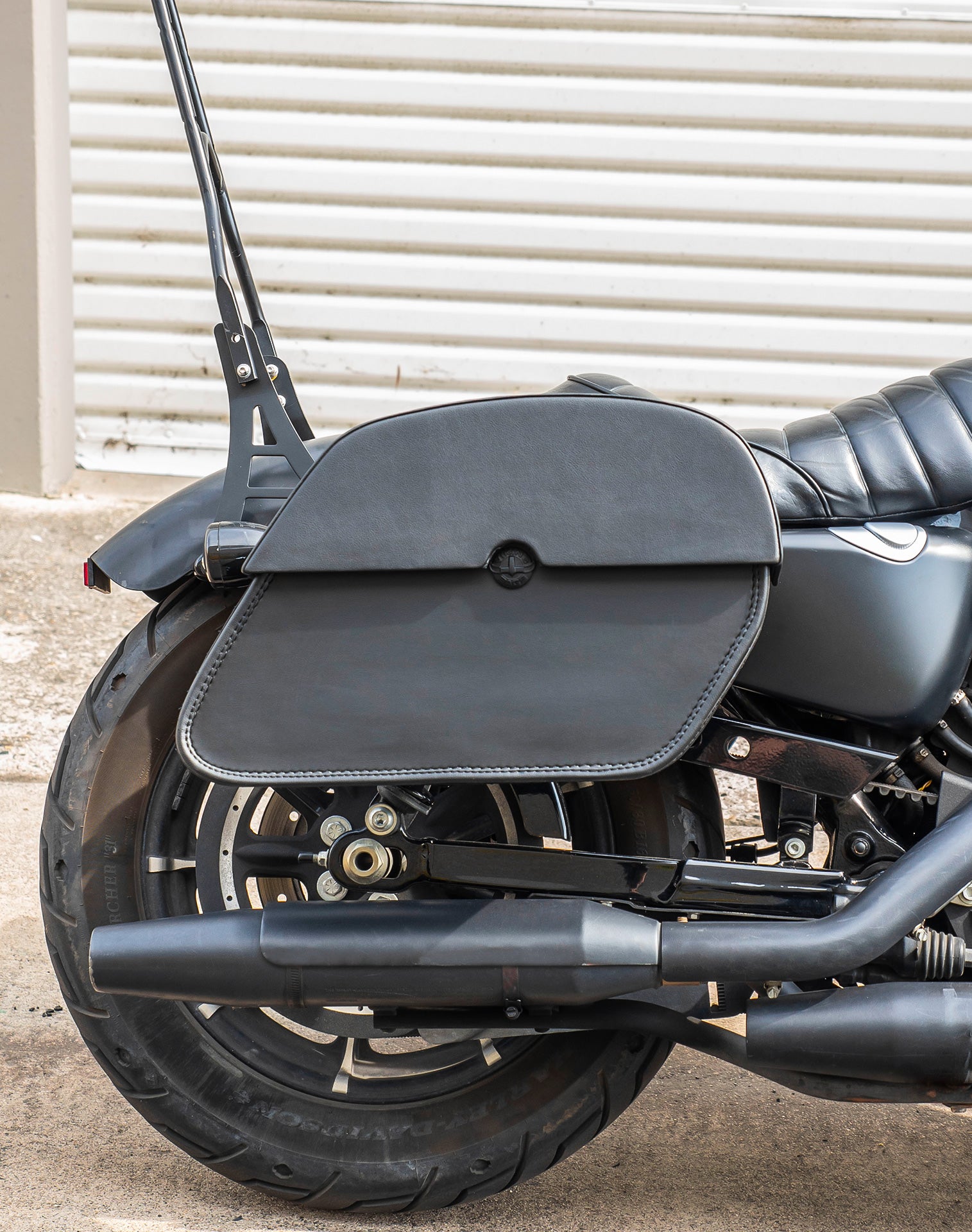 28L - Panzer Medium Quick Mount Leather Saddlebags For Harley Sportster 883 Iron XL883N v2