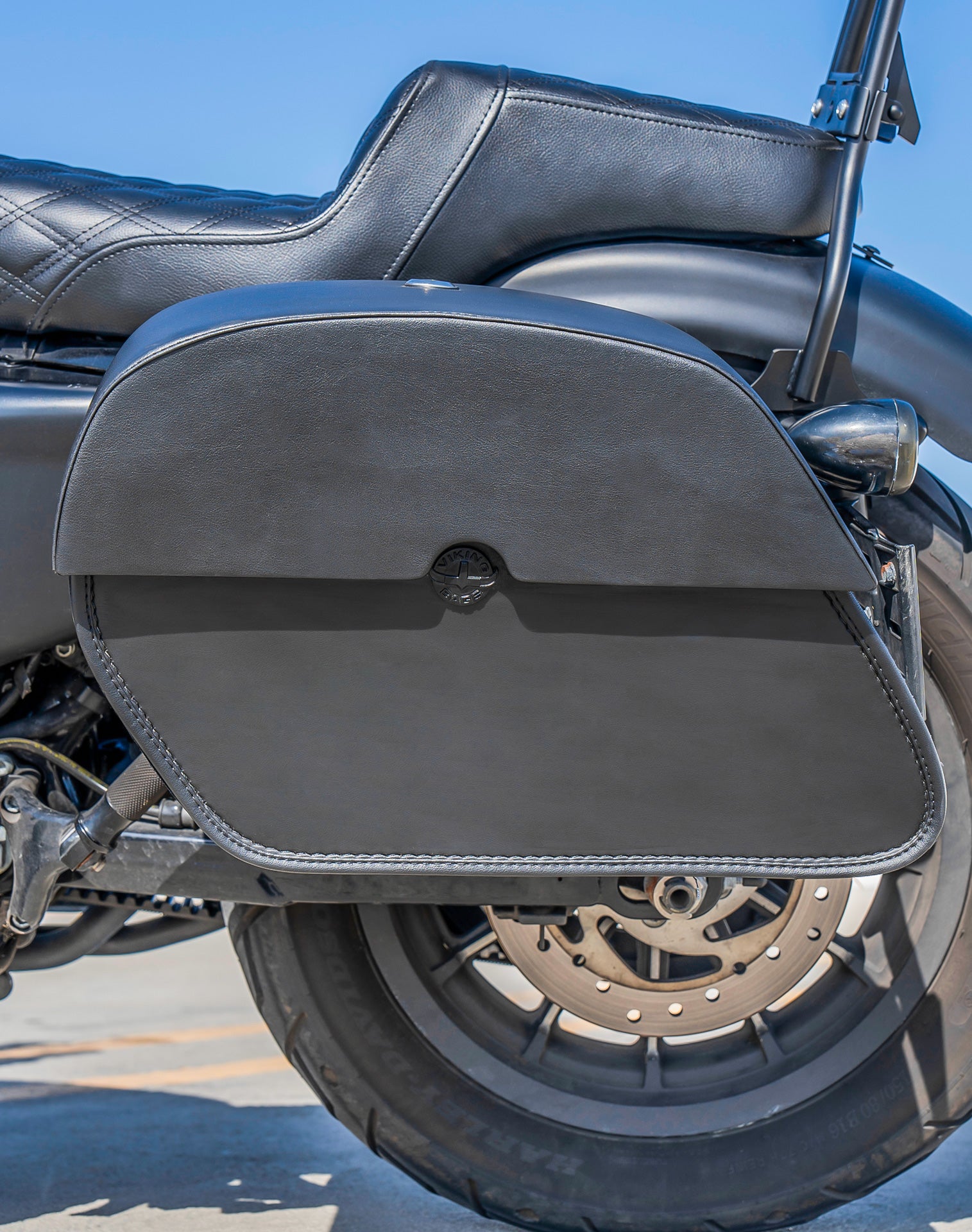 28L - Panzer Medium Quick Mount Leather Saddlebags For Harley Sportster 883 Iron XL883N Lifestyle
