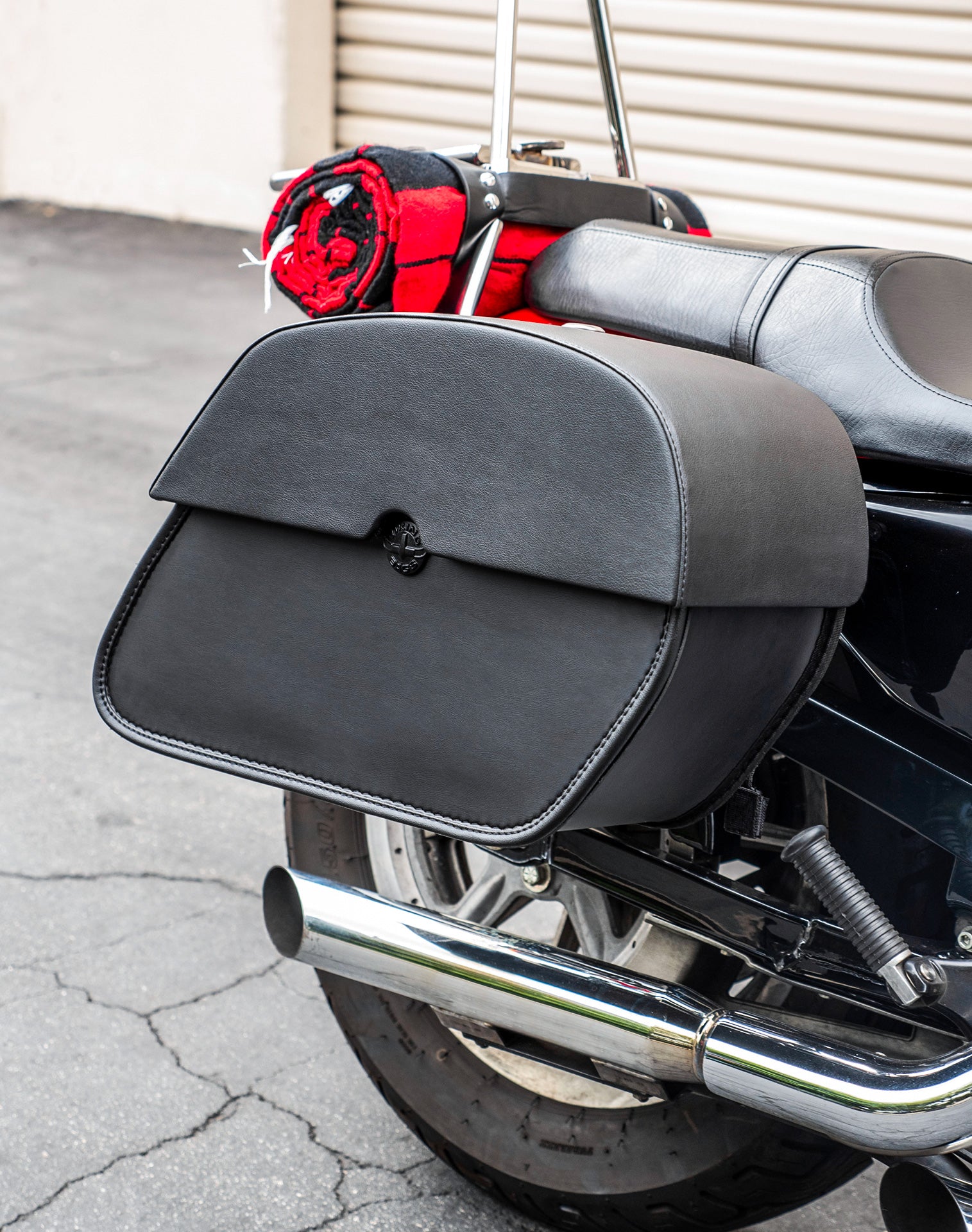 28L - Panzer Medium Quick Mount Leather Saddlebags For Harley Sportster 883 Low XL883L v2