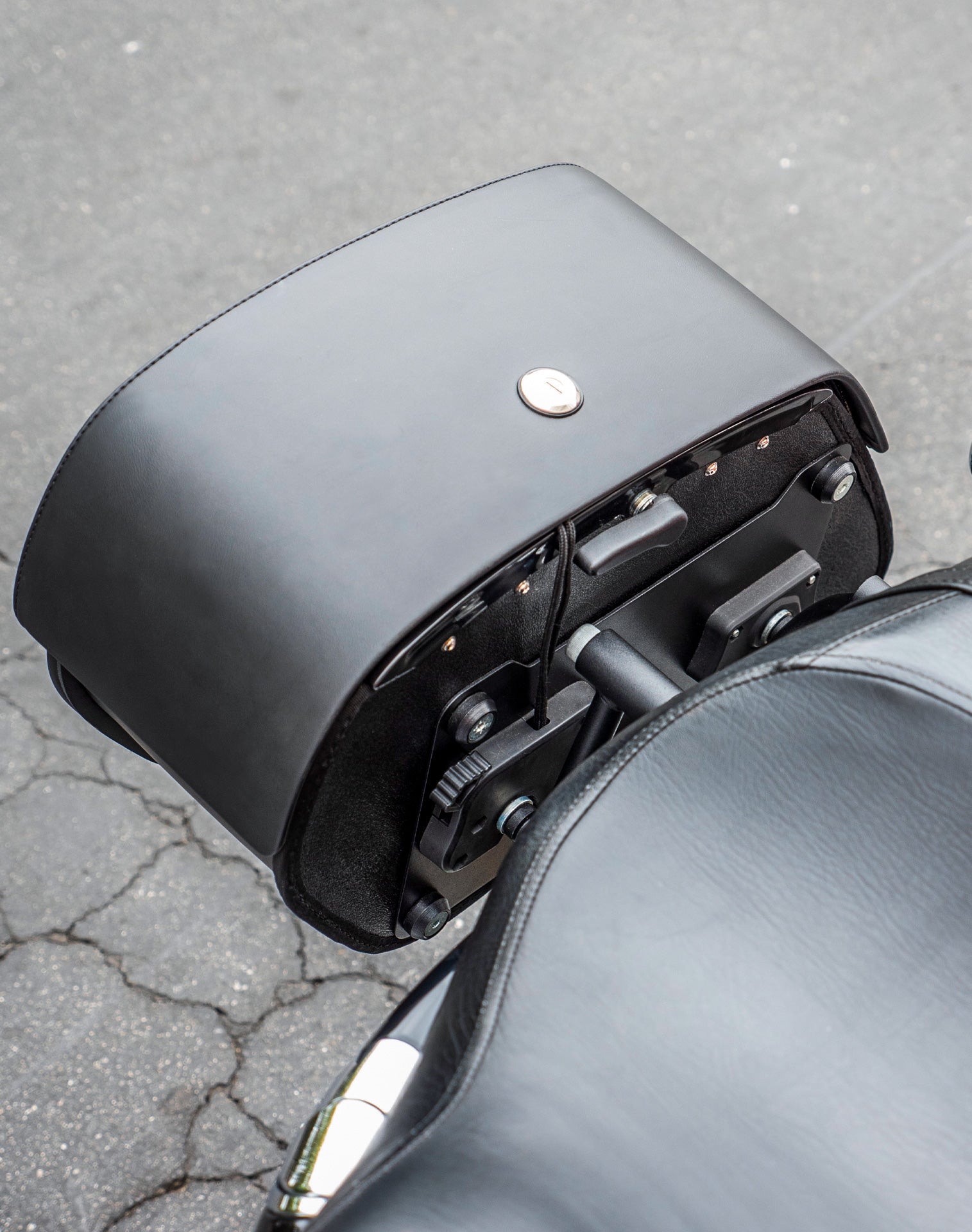 28L - Panzer Medium Quick Mount Leather Saddlebags For Harley Sportster 883 Low XL883L v3