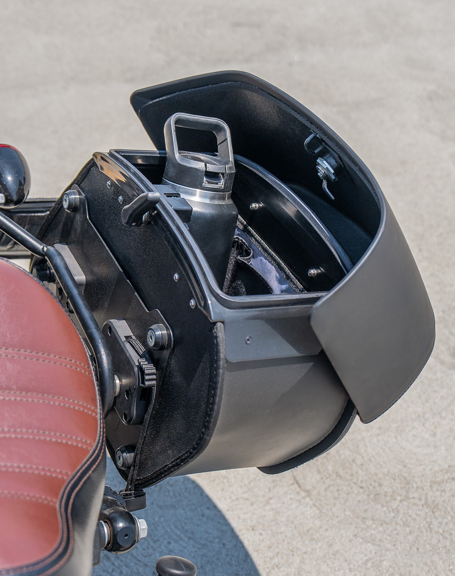 28L - Panzer Medium Quick Mount Indian Scout Bobber Sixty Leather Saddlebags v4