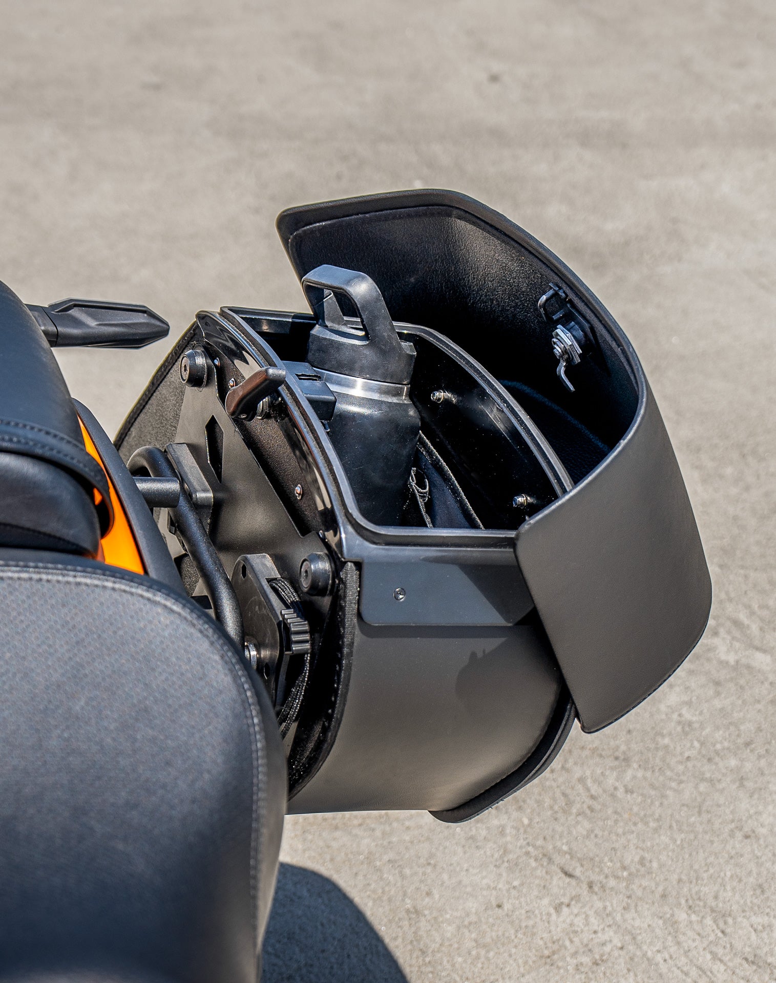 28L - Panzer Medium Quick Mount Kawasaki Eliminator 450 Leather Saddlebags v4