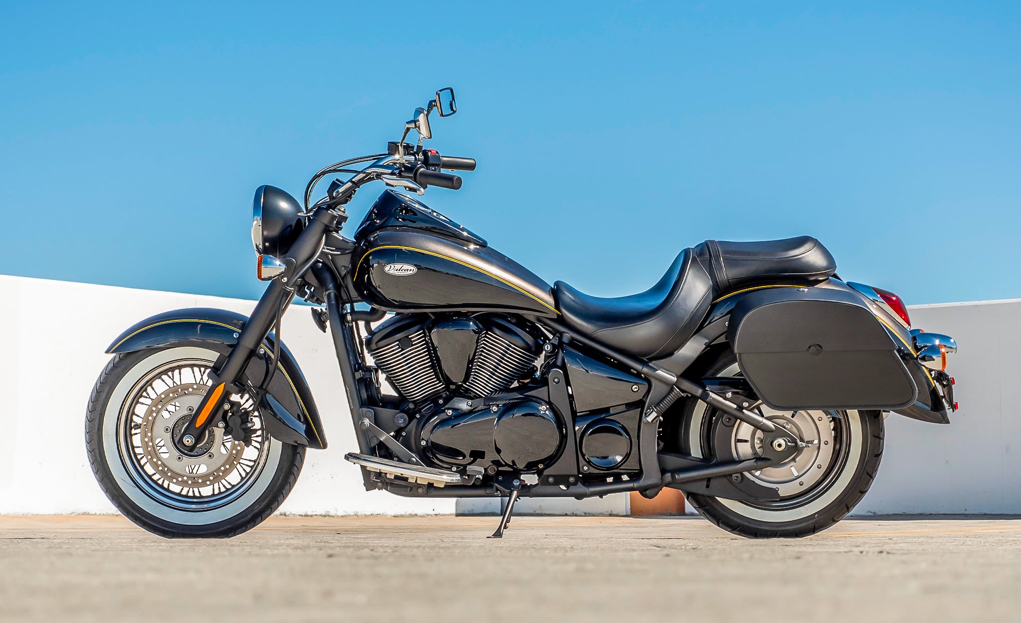 28L - Panzer Medium Quick Mount Kawasaki Vulcan 900 Classic VN900 Leather Saddlebags @expand