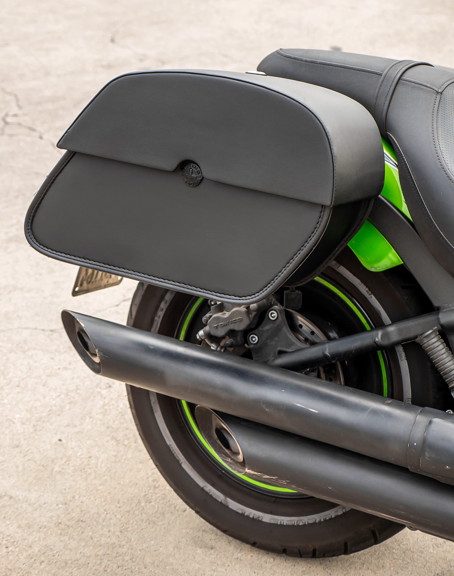 28L - Panzer Medium Quick Mount Kawasaki Vulcan 900 Custom VN900C Leather Saddlebags v3