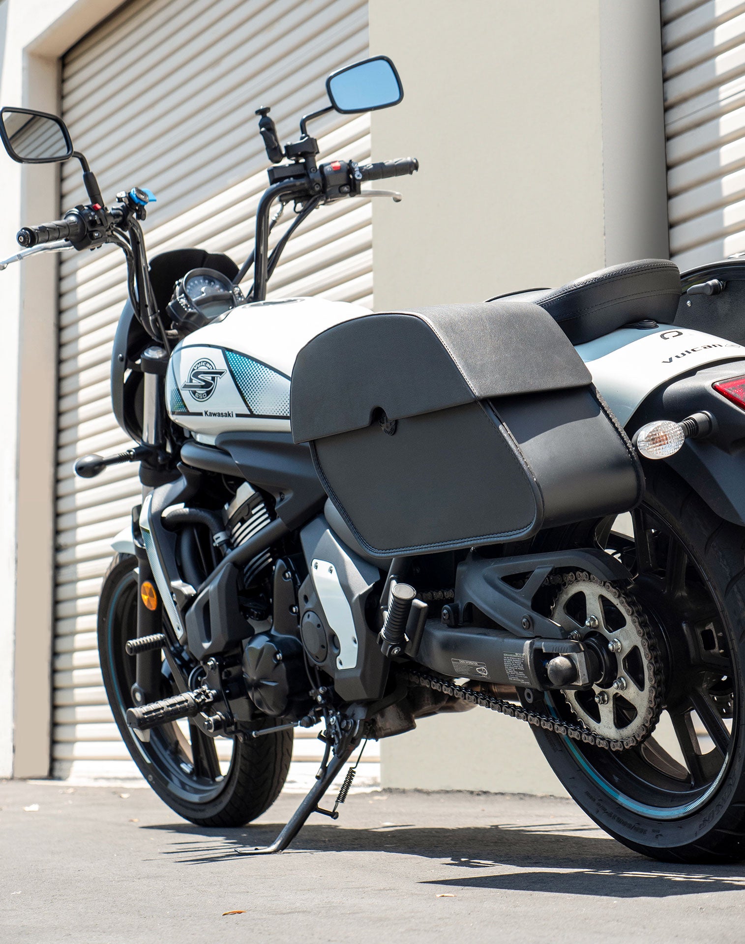 28L - Panzer Medium Quick Mount Kawasaki Vulcan S VN650 Leather Saddlebags Vertical 3