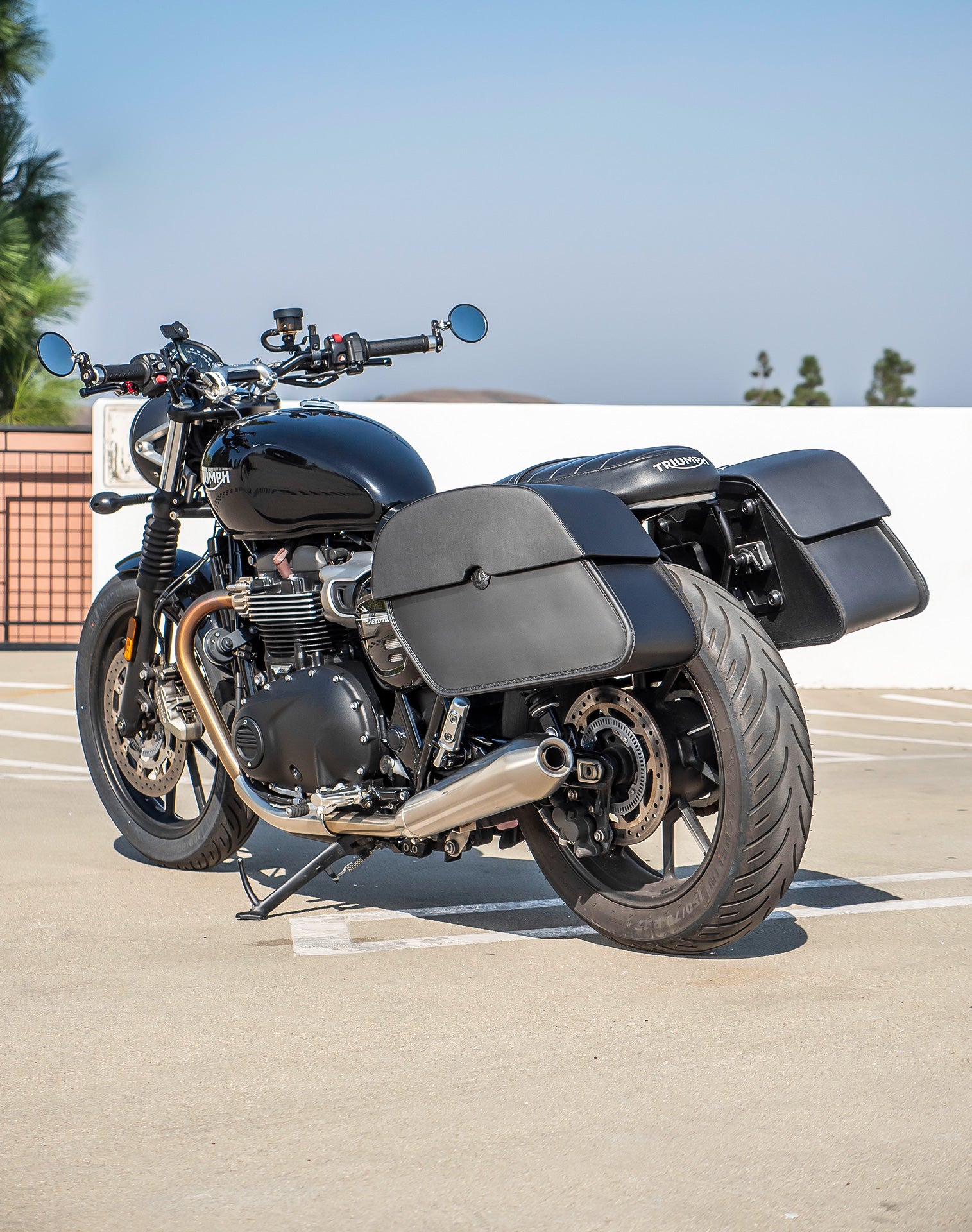 28L - Panzer Medium Quick Mount Triumph Street Twin 900 (2016-21) Leather Saddlebags v1