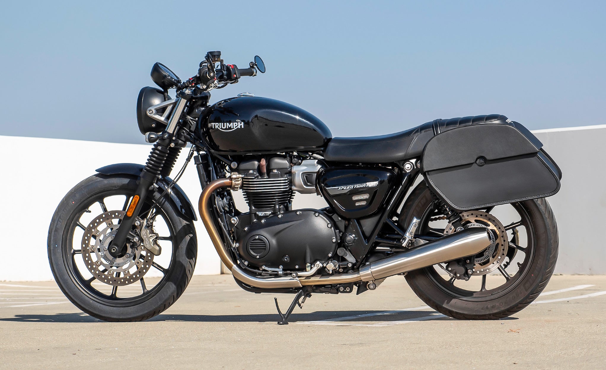 28L - Panzer Medium Quick Mount Triumph Street Twin 900 (2016-21) Leather Saddlebags @expand