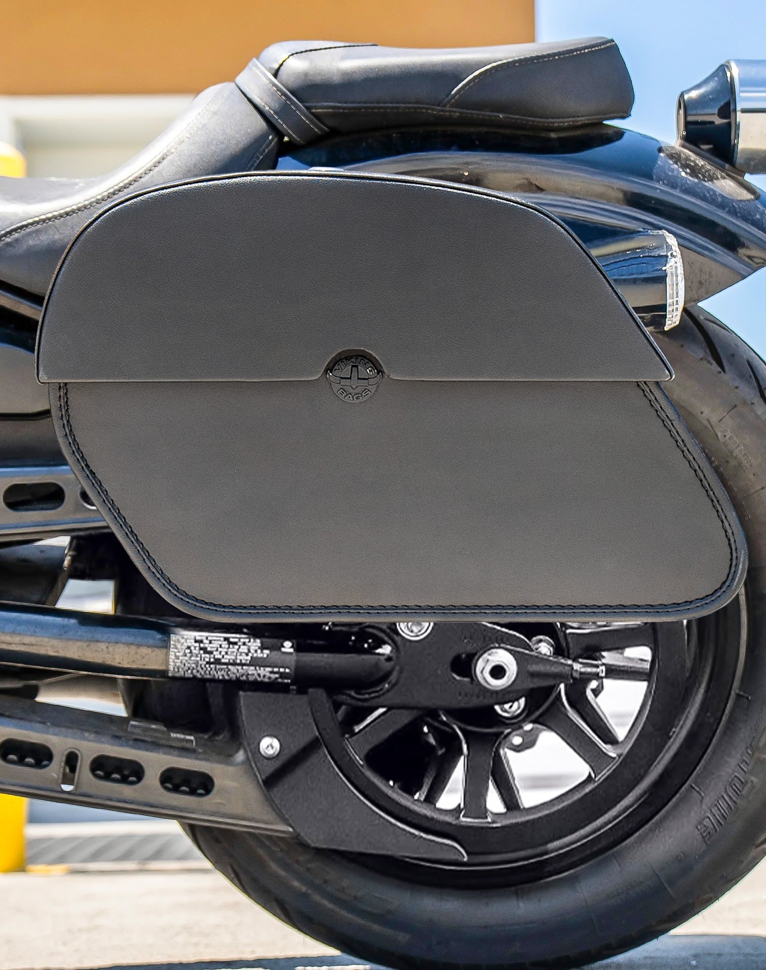 28L - Panzer Medium Quick Mount Yamaha Bolt Leather Saddlebags v2