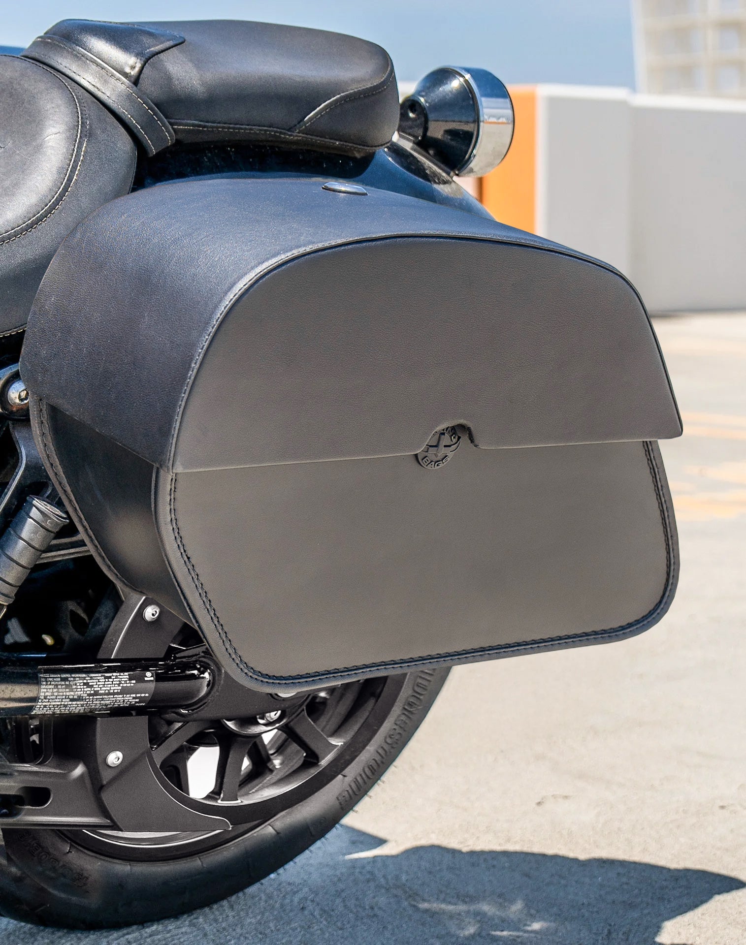 28L - Panzer Medium Quick Mount Yamaha Bolt Leather Saddlebags v3