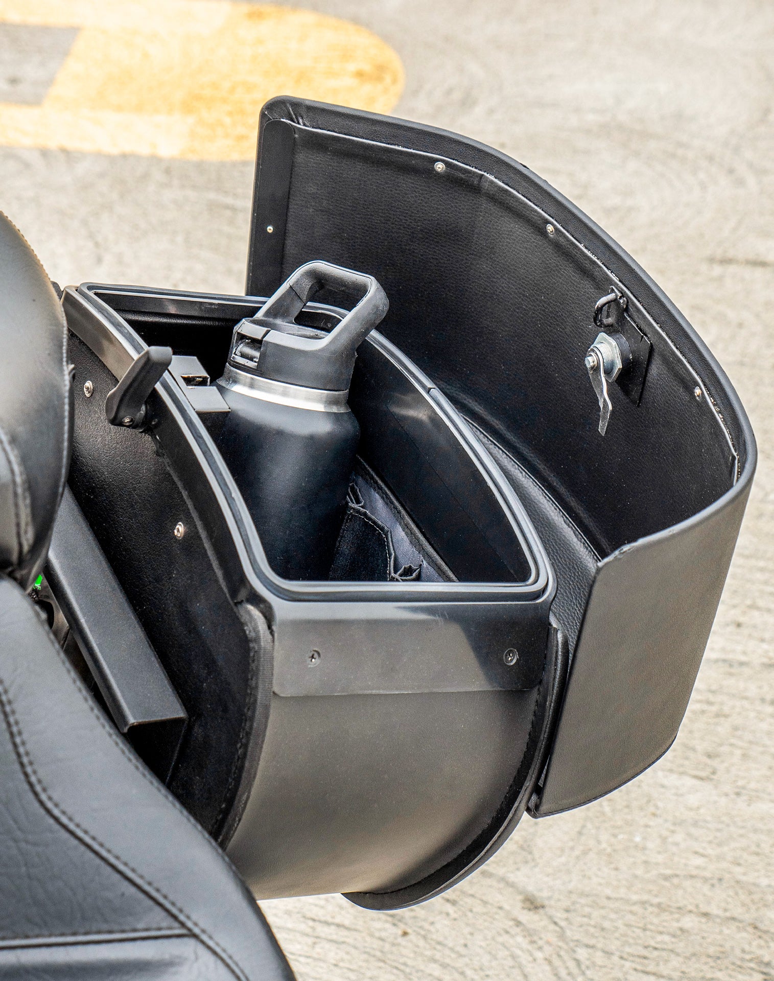 28L - Pantheon Medium Honda VTX 1300 C Leather Motorcycle Saddlebags v4