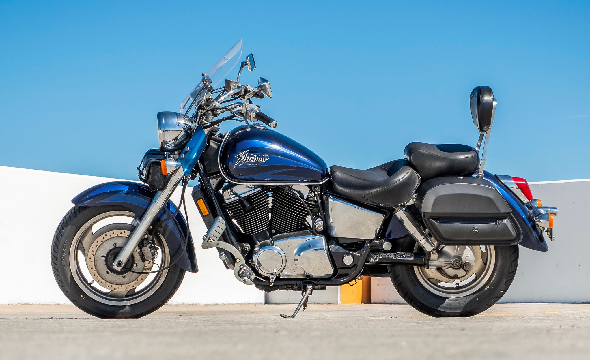 28L - Pantheon Medium Shadow 1100 Sabre Leather Motorcycle Saddlebags @expand