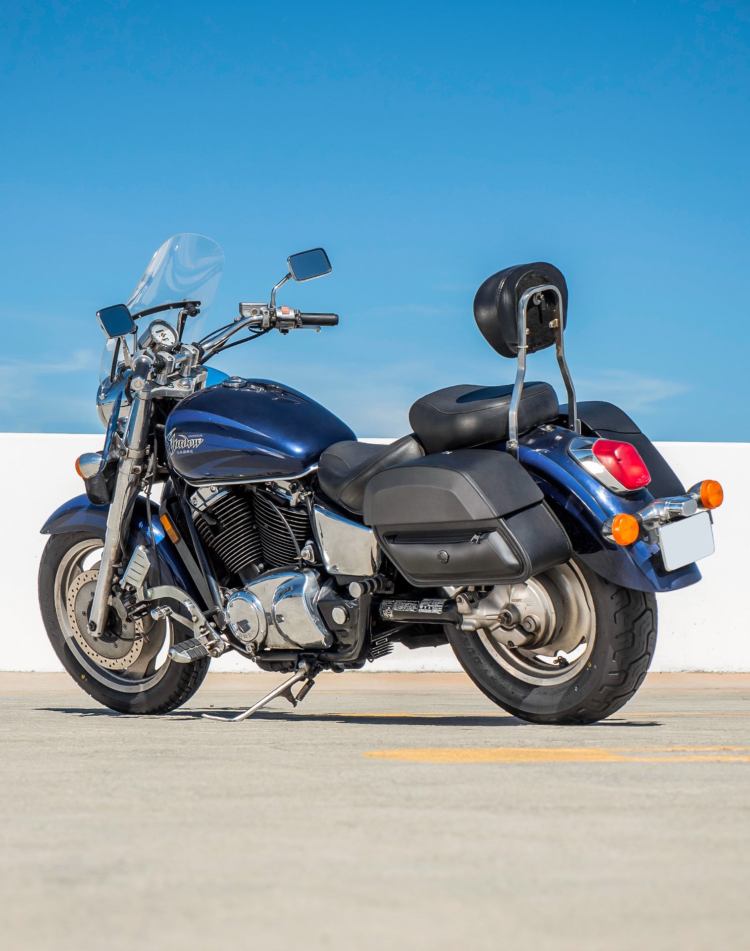 28L - Pantheon Medium Shadow 1100 Sabre Leather Motorcycle Saddlebags v1