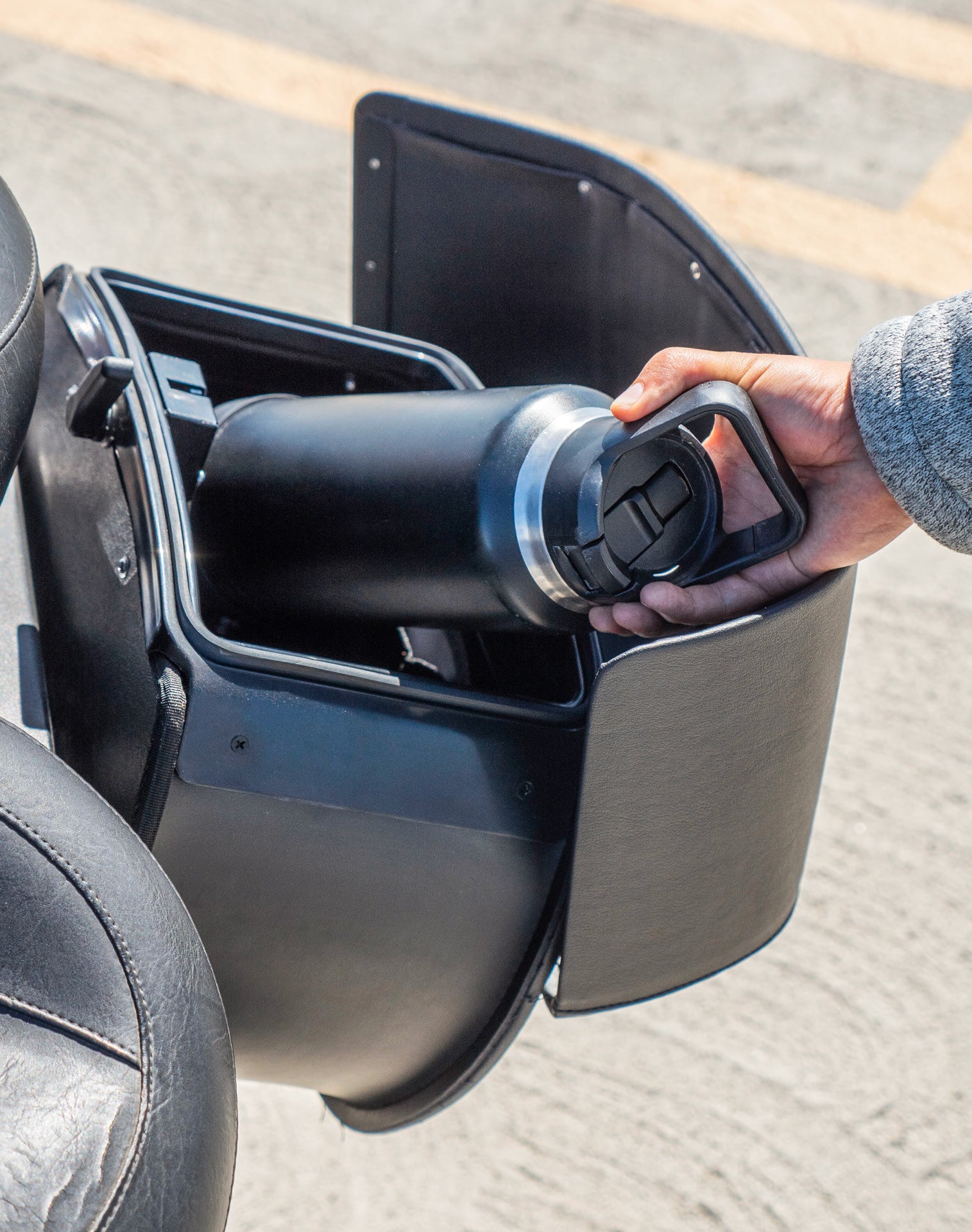 28L - Pantheon Medium Shadow 1100 Sabre Leather Motorcycle Saddlebags v4