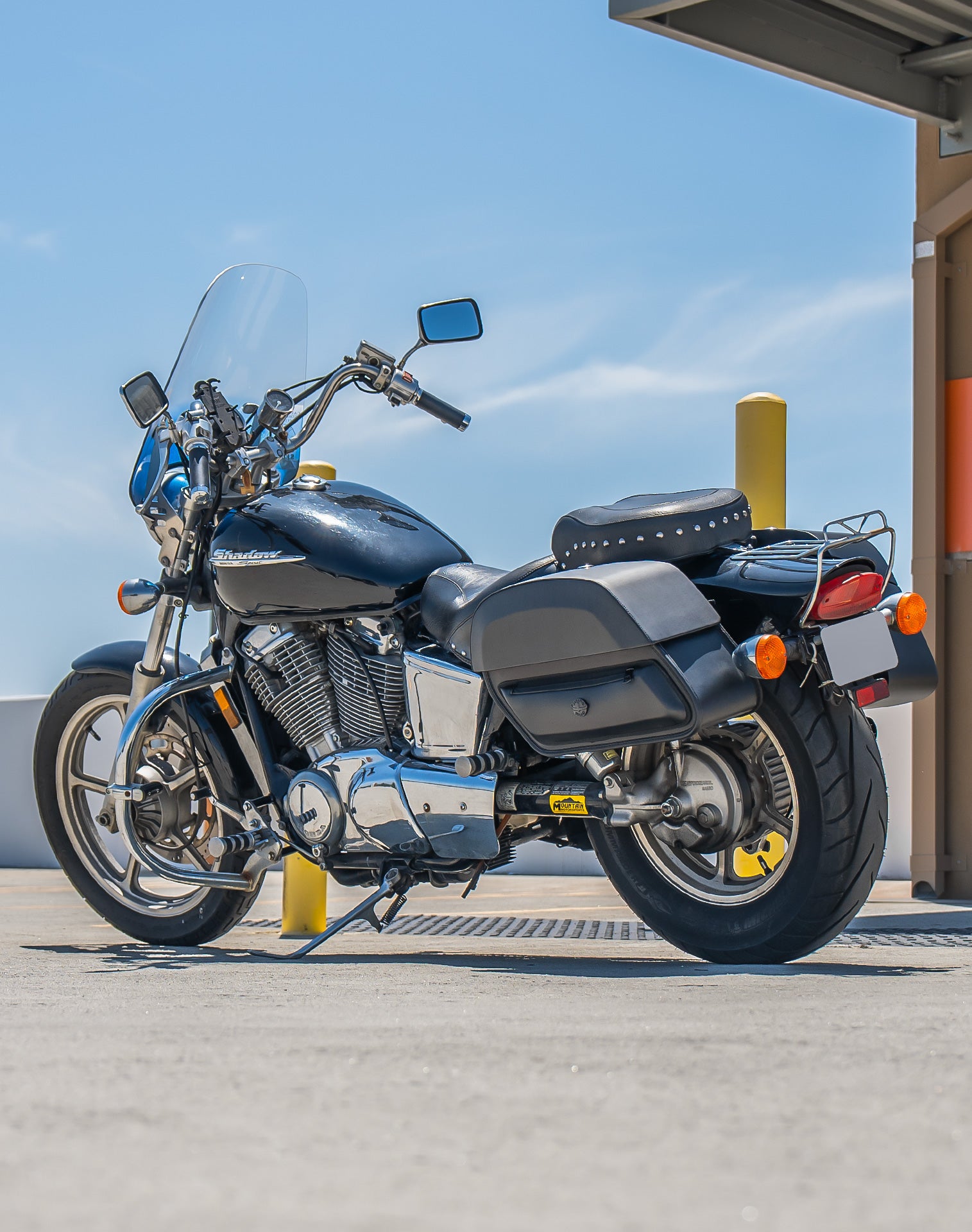 28L - Pantheon Medium Honda Shadow 1100 Spirit Leather Saddlebags v1