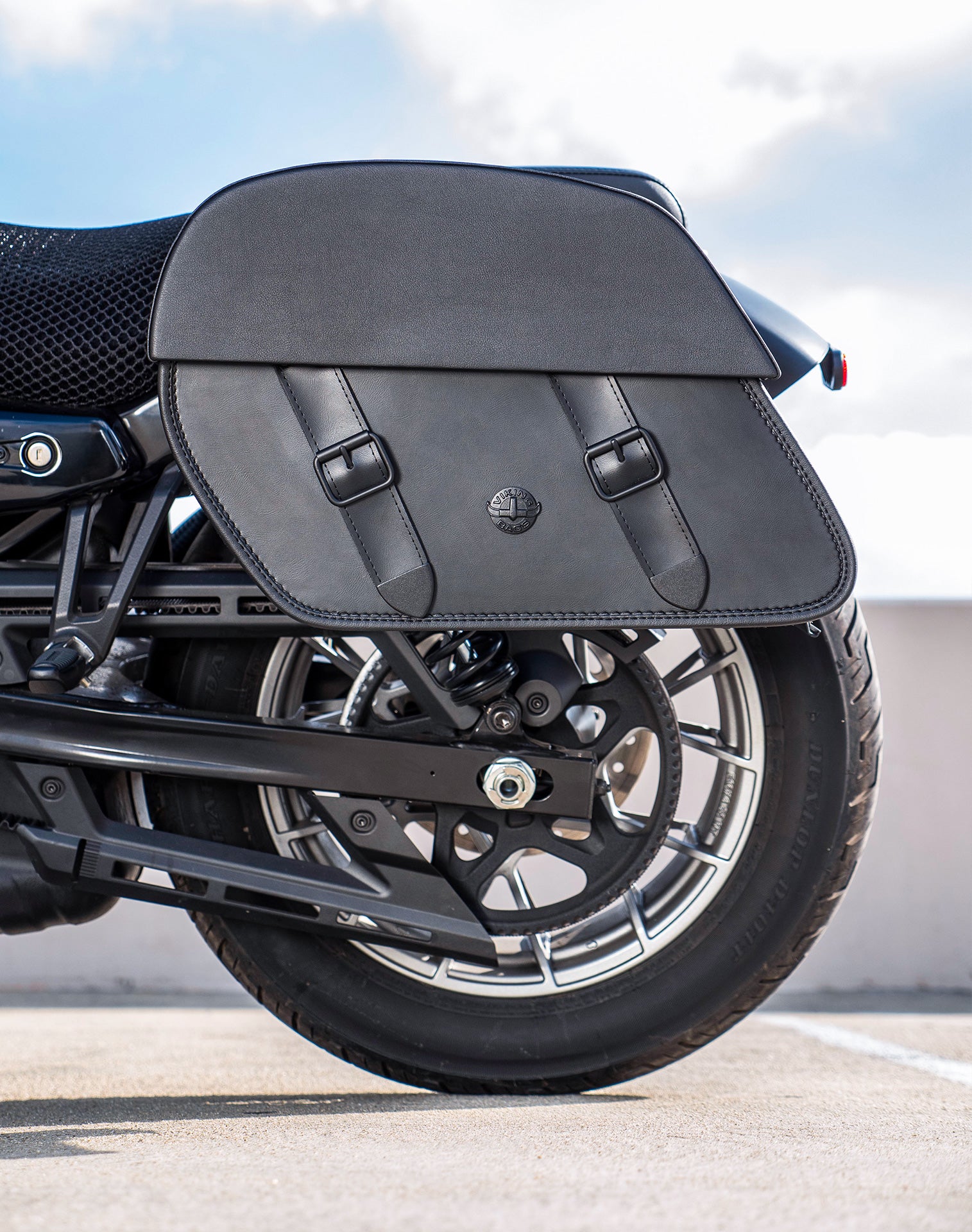 28L - Baelor Medium Quick Mount Harley Sportster Nightster RH975/S Motorcycle Saddlebags v2