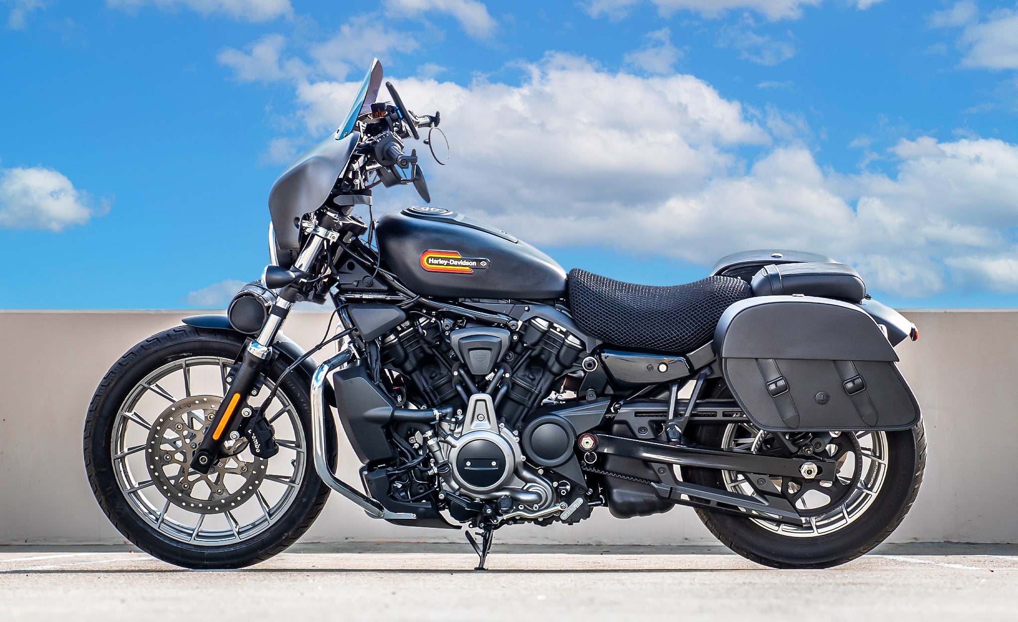 28L - Baelor Medium Quick Mount Harley Sportster Nightster RH975/S Motorcycle Saddlebags @expand