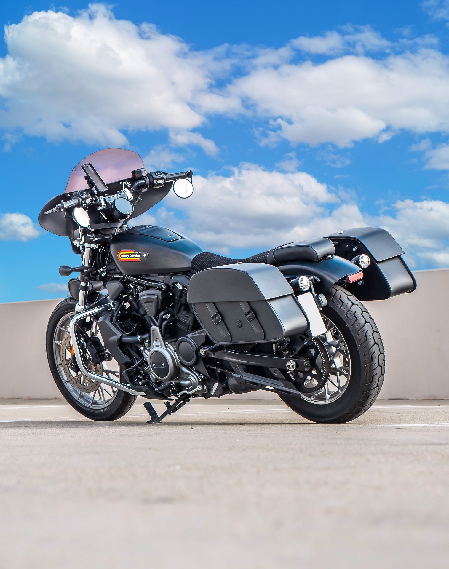 28L - Baelor Medium Quick Mount Harley Sportster Nightster RH975/S Motorcycle Saddlebags v1