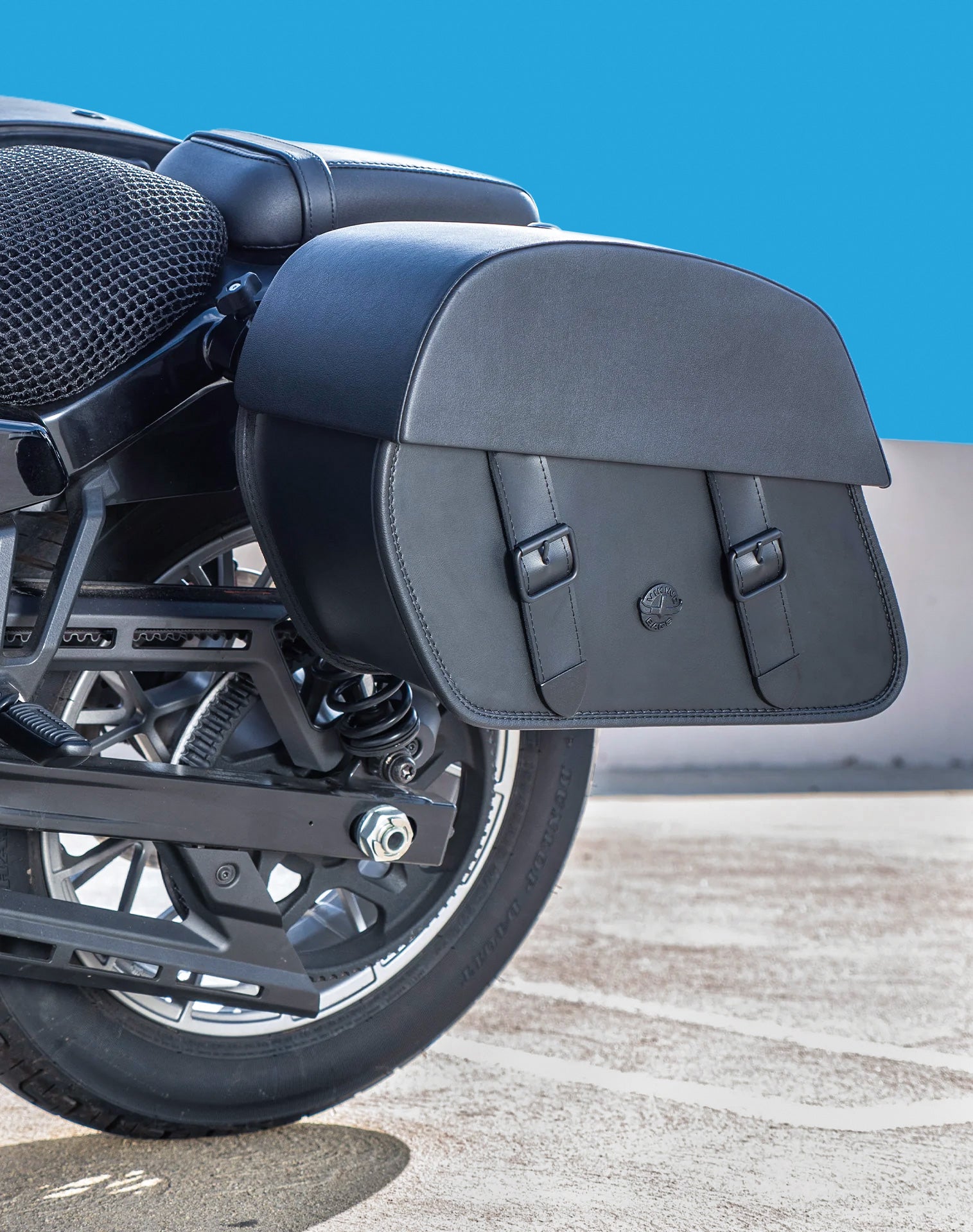28L - Baelor Medium Quick Mount Harley Nightster RH975/S Motorcycle Saddlebags Lifestyle