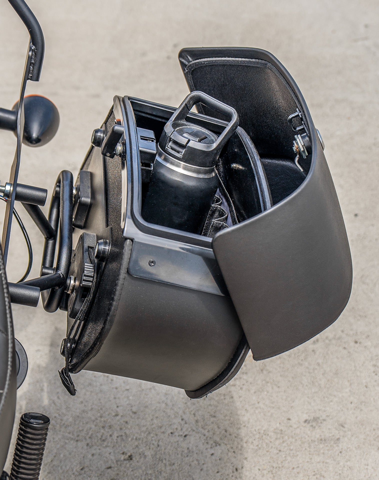 28L - Baelor Medium Quick Mount Honda 750 Shadow Phantom Motorcycle Saddlebags v4