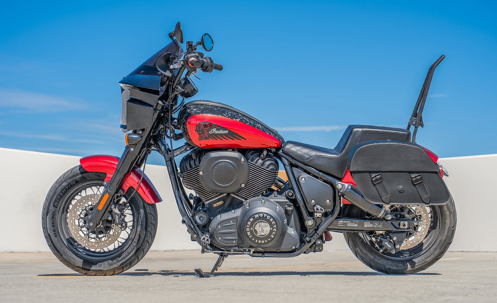 28L - Baelor Medium Quick-Mount Indian Super Chief (2022+) Motorcycle Saddlebags @expand