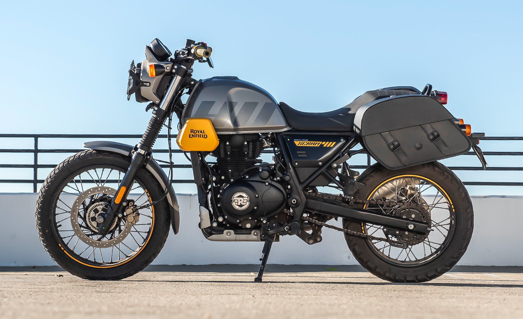 28L - Baelor Medium Quick Mount Royal Enfield Scram 411 Motorcycle Saddlebags @expand