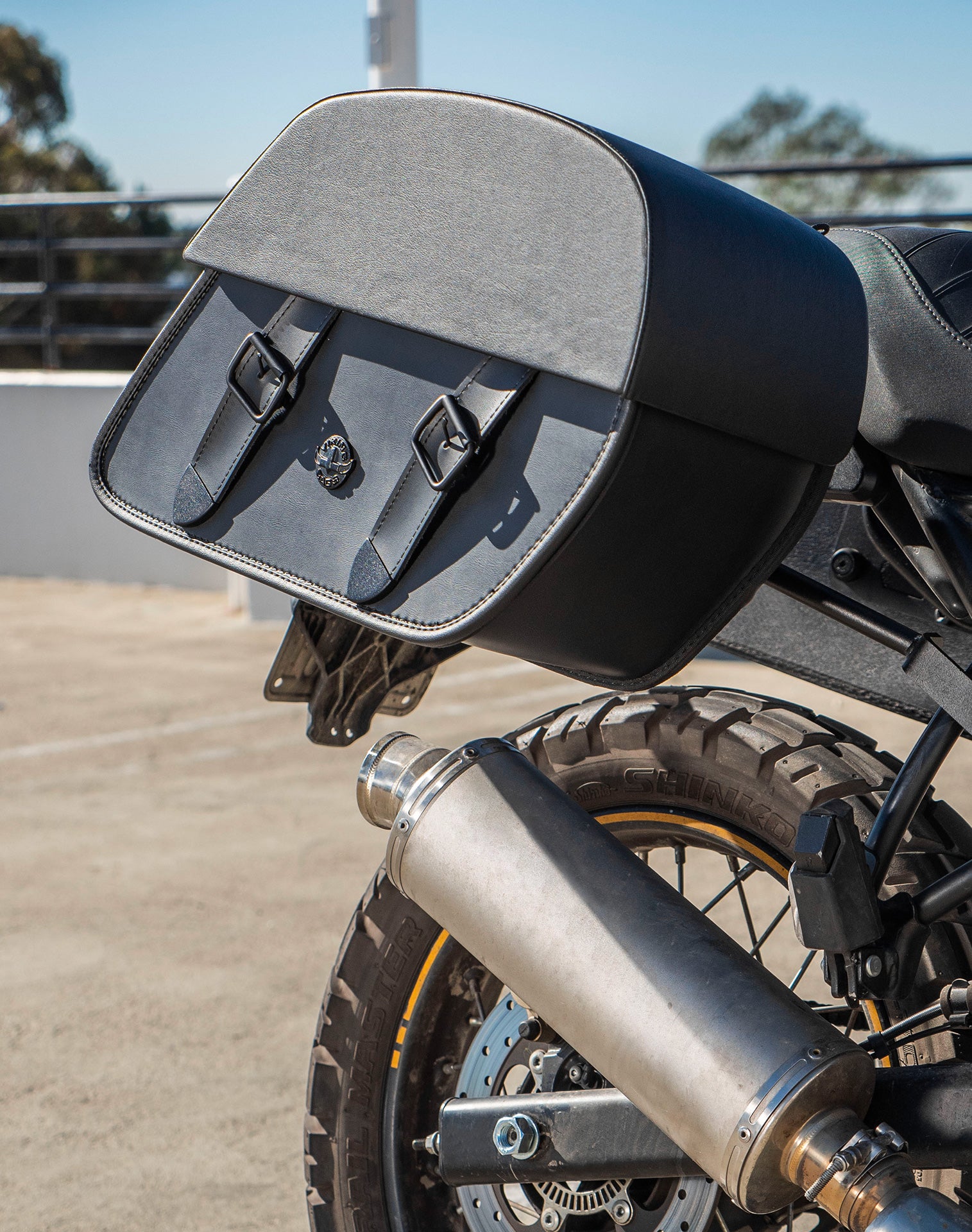 28L - Baelor Medium Quick Mount Royal Enfield Scram 411 Motorcycle Saddlebags v2