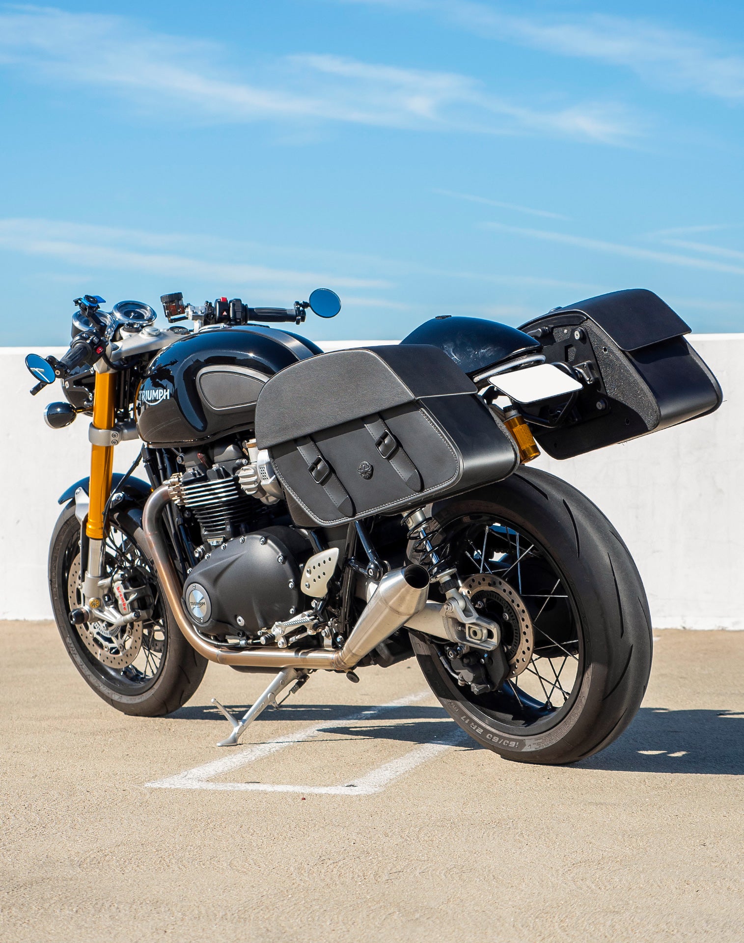 28L - Baelor Medium Quick Mount Triumph Thruxton RS Motorcycle Saddlebags v1